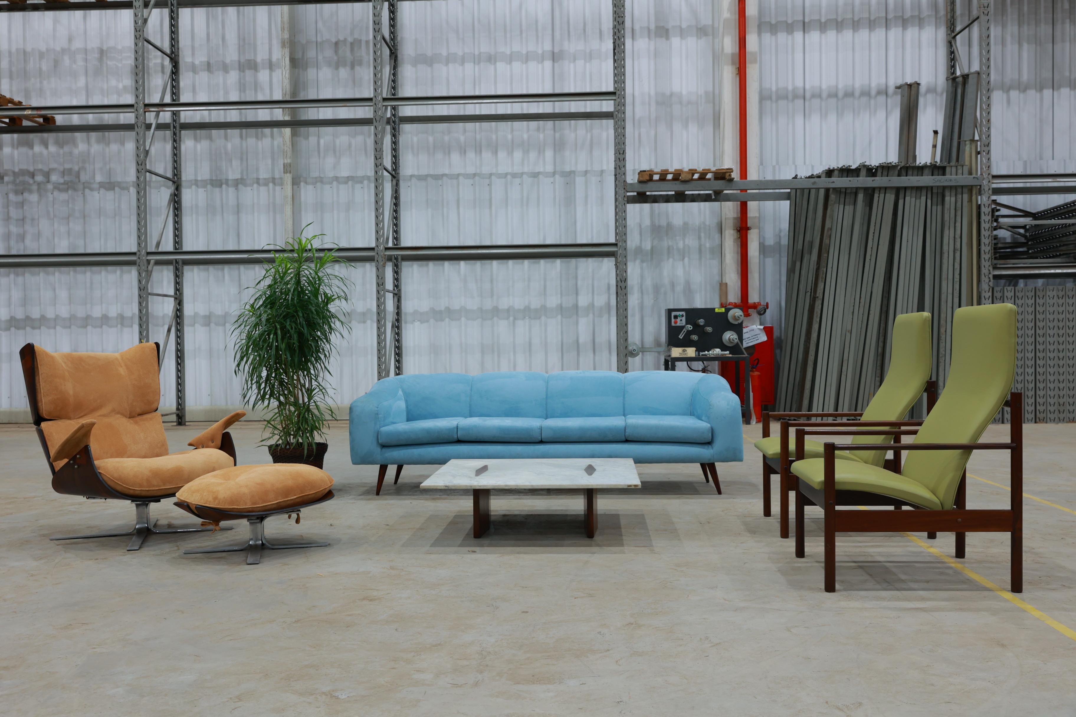 Poltrona moderna brasiliana in legno e pelle, A.I.C. Michel, 1960 ca. in vendita 2