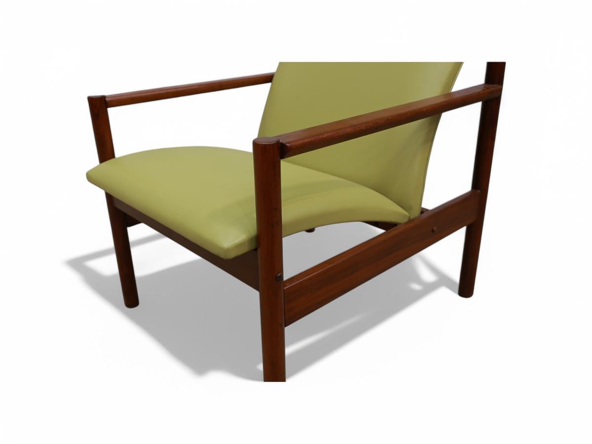 Mid-Century moderno Poltrona moderna brasiliana in legno e pelle, A.I.C. Michel, 1960 ca. in vendita