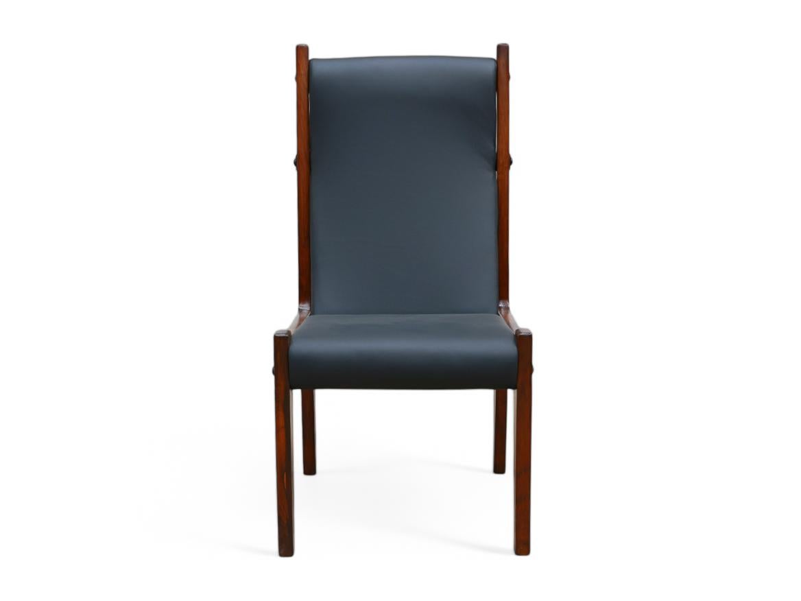 Brazilian Modern Twelve Chair Set in Hardwood & Leather, Sergio Rodrigues, 1960s For Sale 2