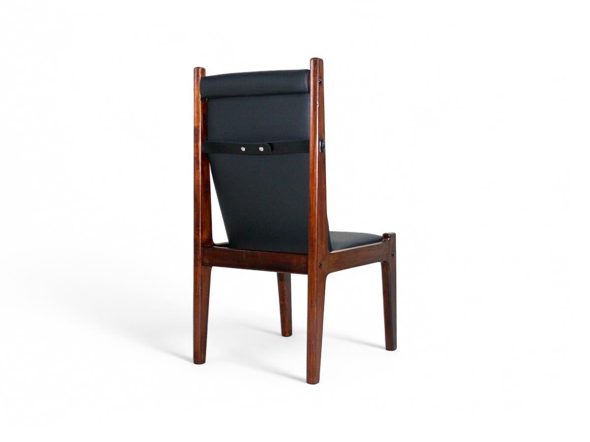 Brazilian Modern Twelve Chair Set in Hardwood & Leather, Sergio Rodrigues, 1960s For Sale 8