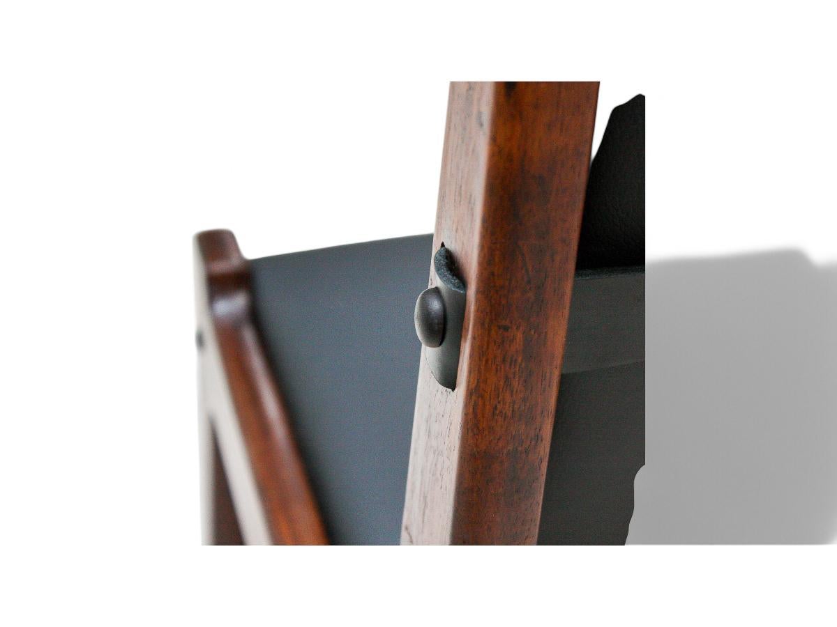 Brazilian Modern Twelve Chair Set in Hardwood & Leather, Sergio Rodrigues, 1960s For Sale 9