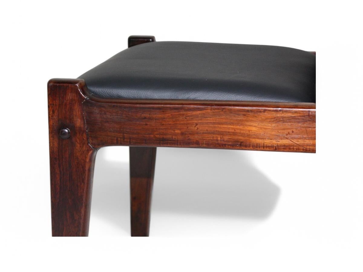 Brazilian Modern Twelve Chair Set in Hardwood & Leather, Sergio Rodrigues, 1960s For Sale 12