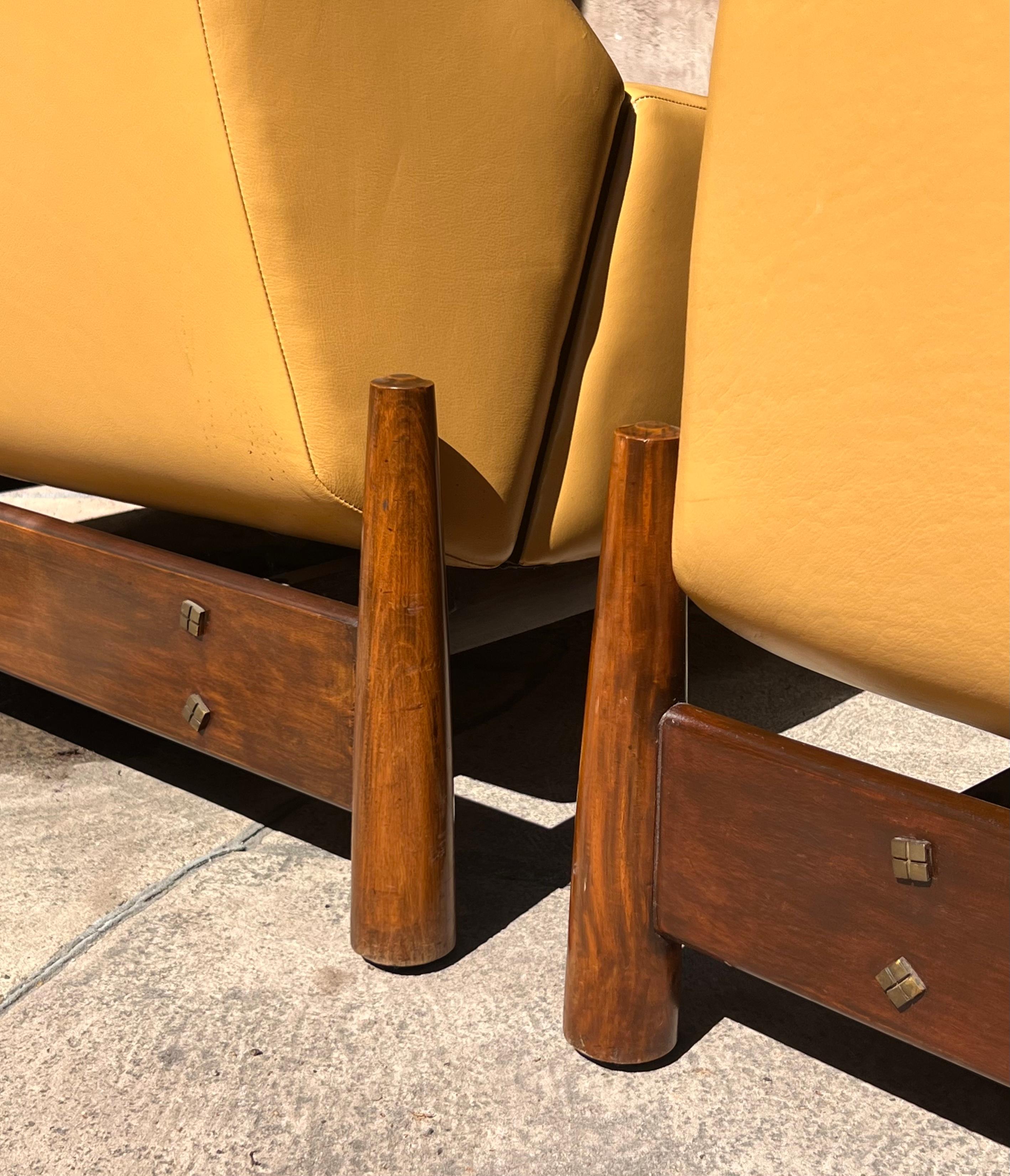 Brazilian Modernist Club Chairs by Móveis Cimo, a Pair, circa 1950s In Good Condition For Sale In View Park, CA