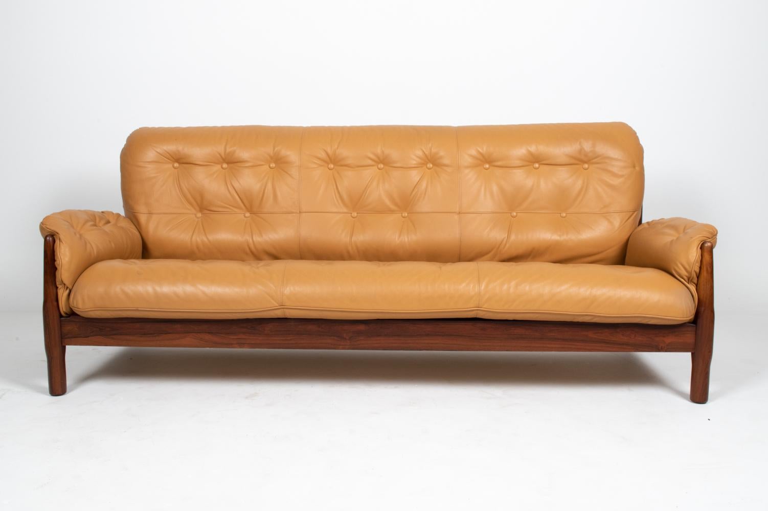 Brazilian Modernist Rosewood & Leather Sofa, circa 1970s In Good Condition For Sale In Norwalk, CT