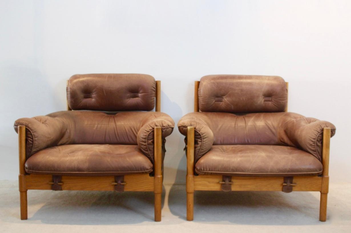 Brazilian Oak and Leather Pair of Lounge Chairs, 1970s In Good Condition In Voorburg, NL