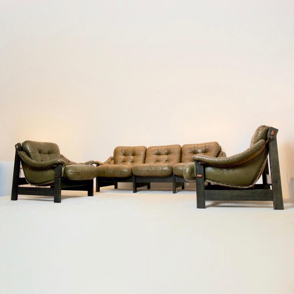 3-Sitz-Sofa aus brasilianischer Eiche und olivgrünem Leder, Jean Gillon (Moderne der Mitte des Jahrhunderts) im Angebot