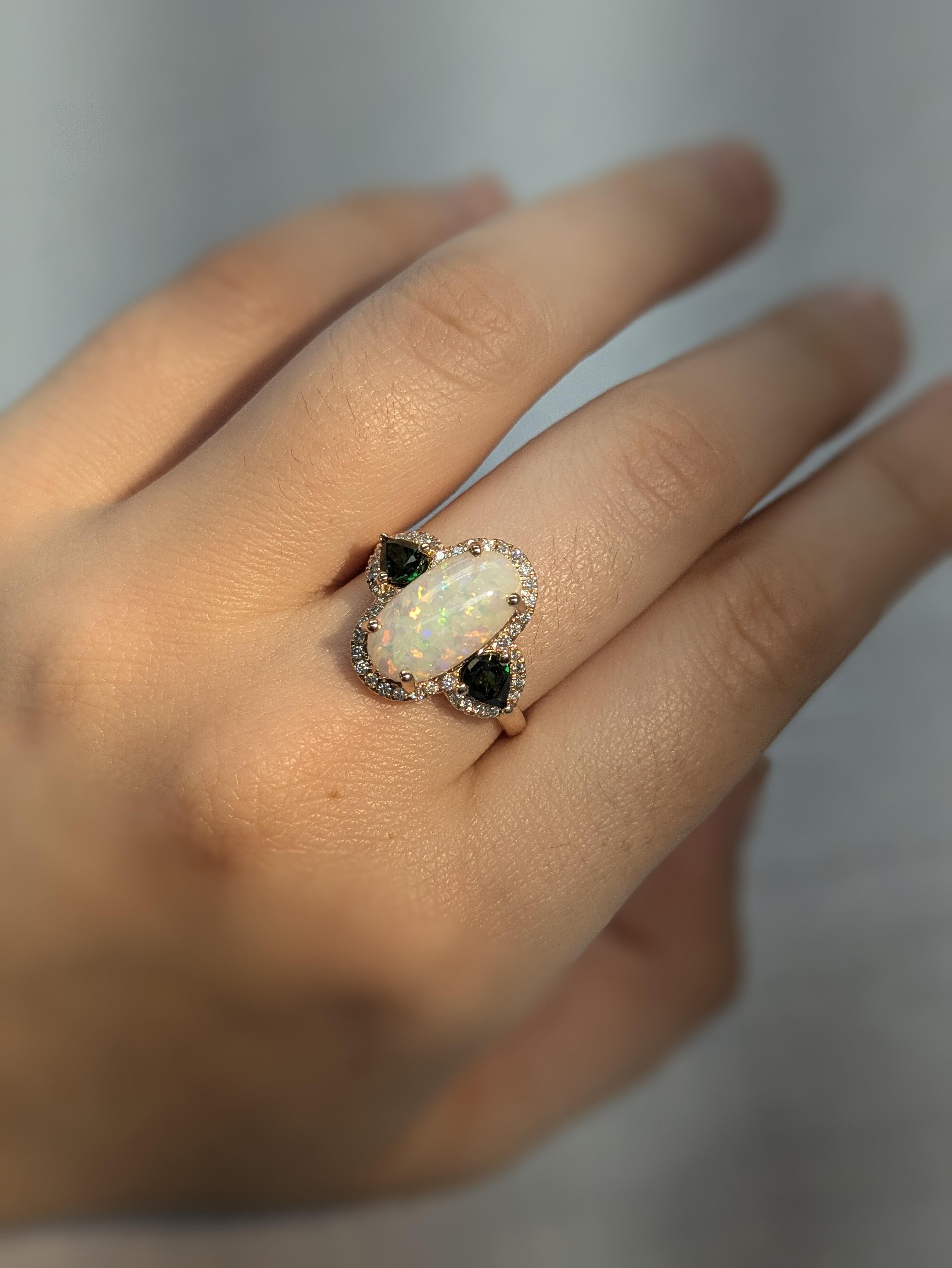 Brasilianischer Opal W Erde abgebaut Diamant Halo in 14k Solid Rose Gold  18x8mm , OV (Ovalschliff) im Angebot