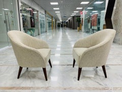 Coppia di poltrone brasiliane in tessuto e legno nobile del 1960 circa.