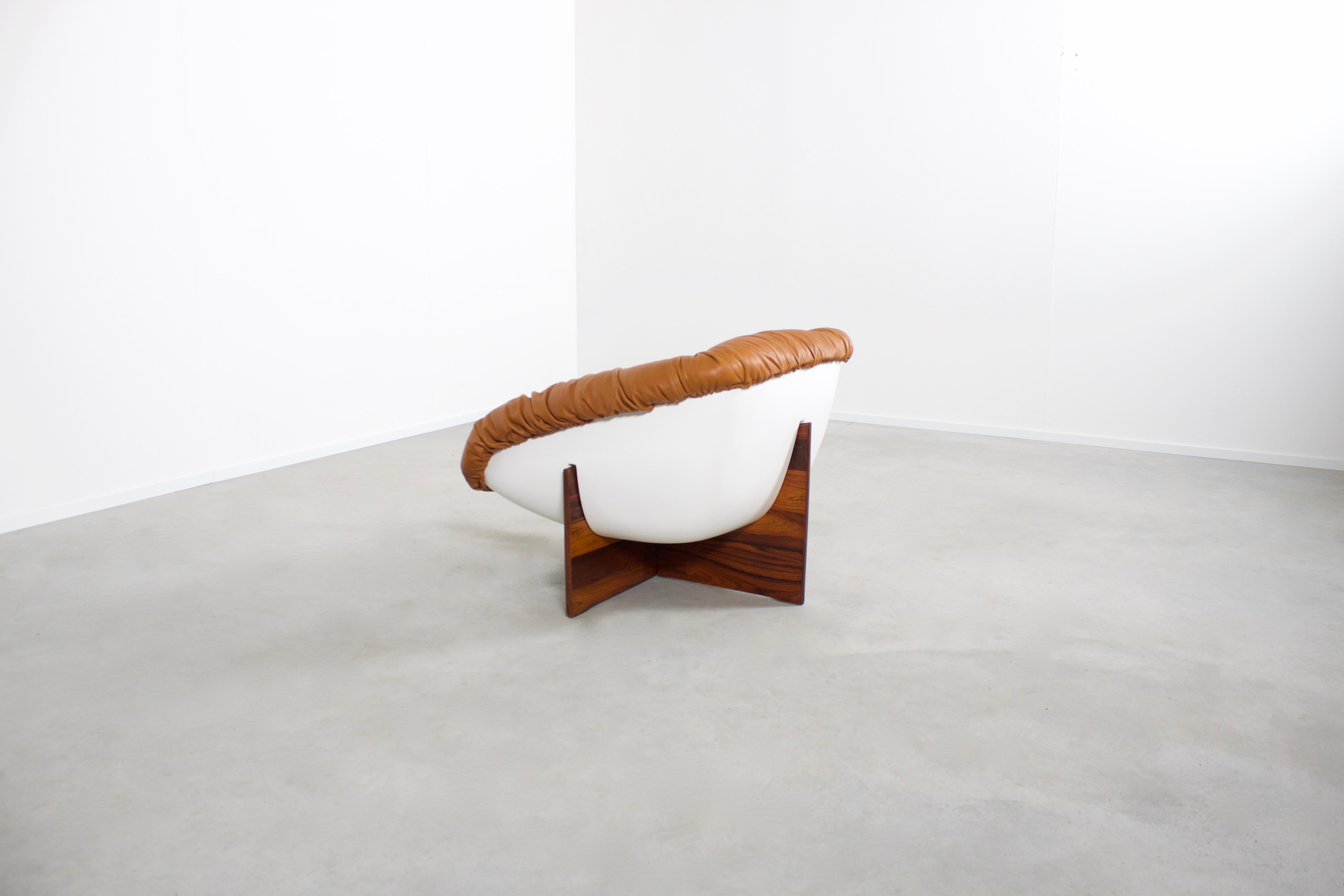 Mid-Century Modern Brazilian Percival Lafer MP-61 Chair in Rosewood and Fiberglass, 1970s