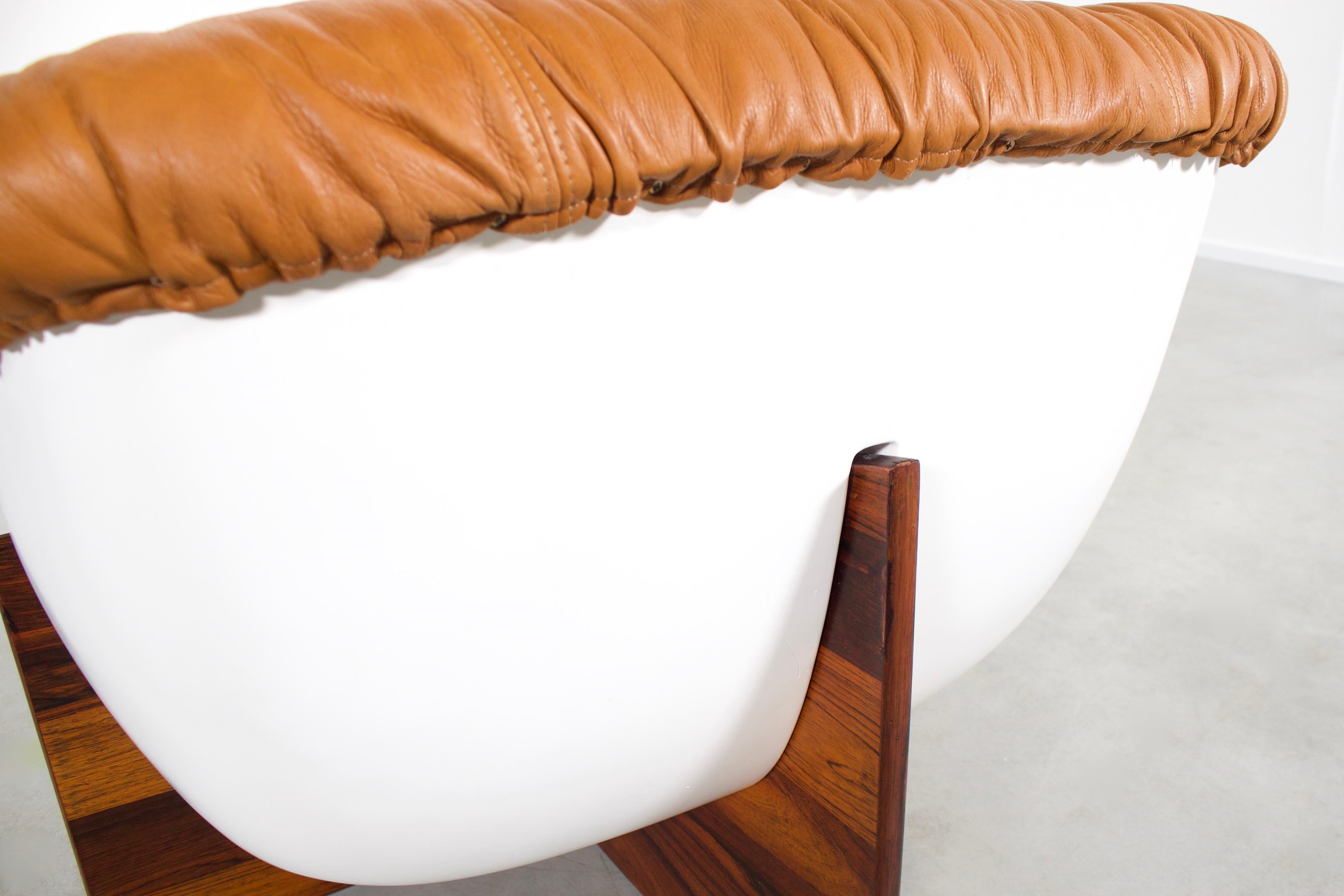 Leather Brazilian Percival Lafer MP-61 Chair in Rosewood and Fiberglass, 1970s