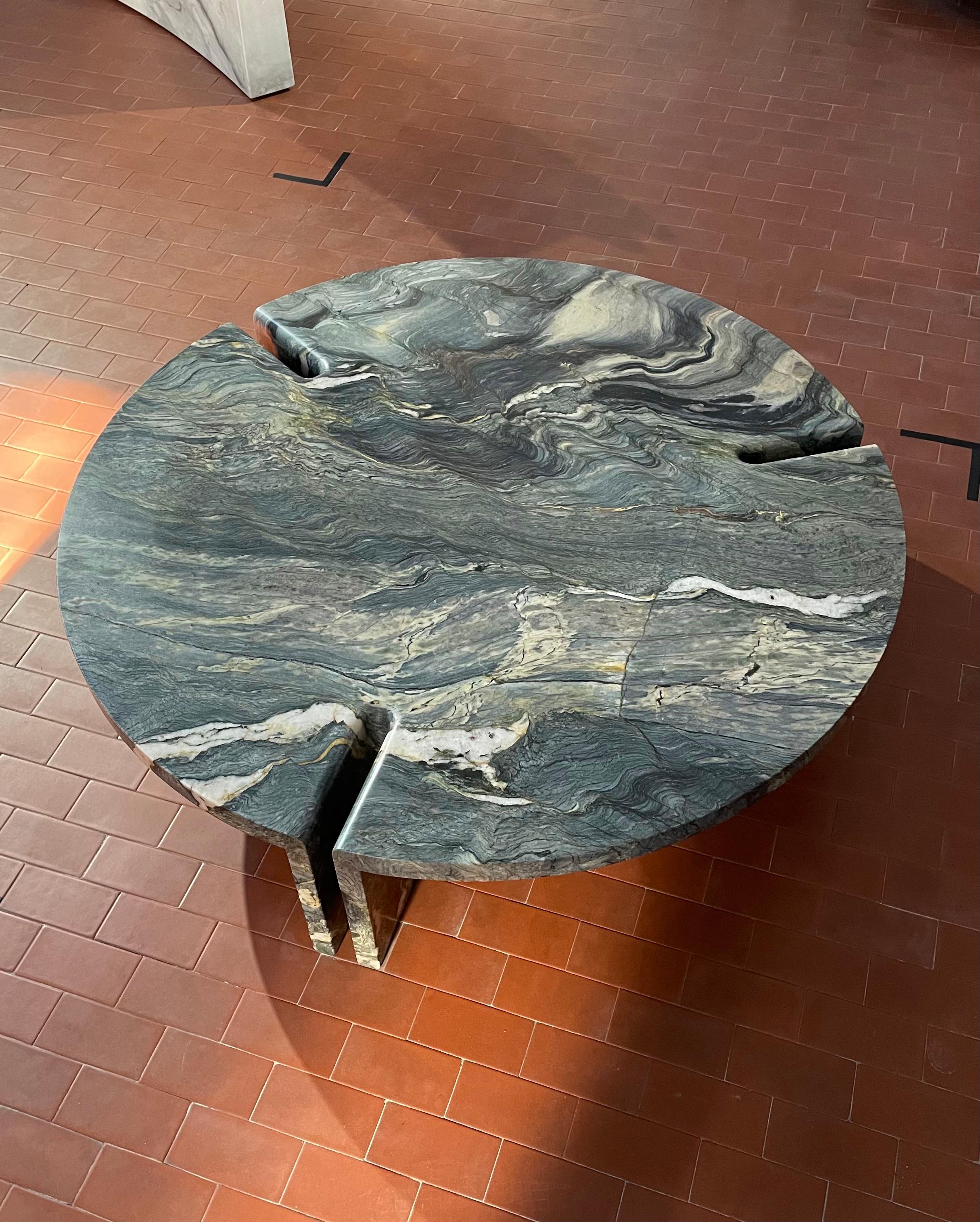 Contemporary Brazilian Quartzite Round Table designed by Fred Ganim For Sale