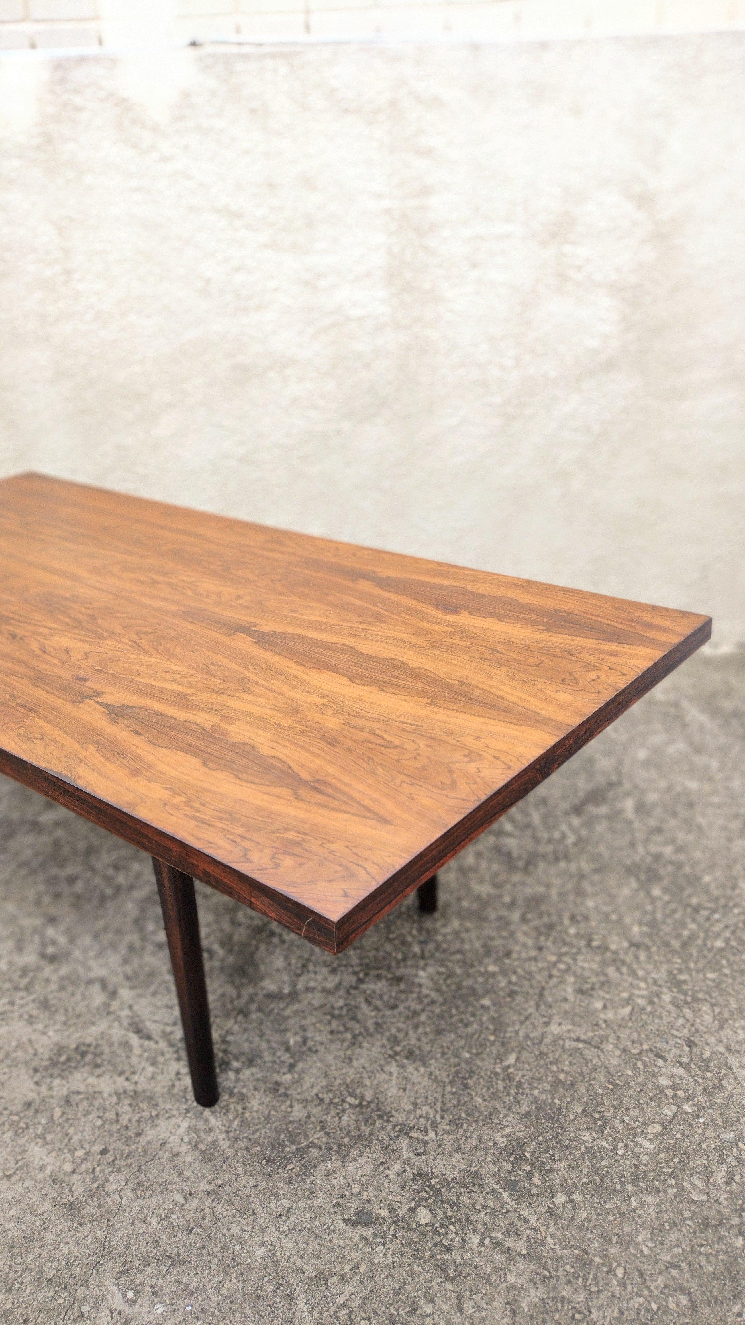 Brazilian Rectangular Table in Rosewood, 60s For Sale 7