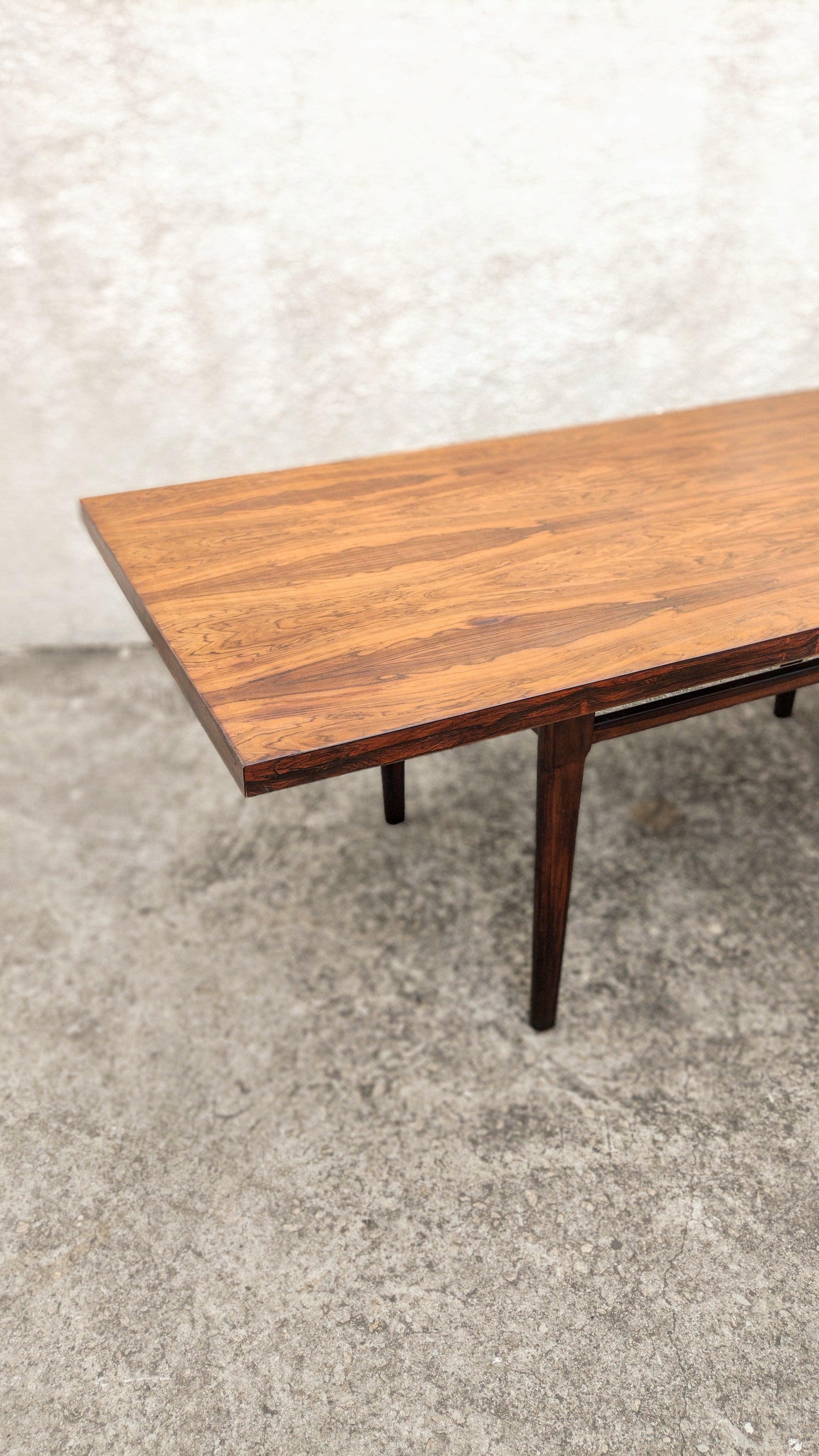 Brazilian Rectangular Table in Rosewood, 60s For Sale 12