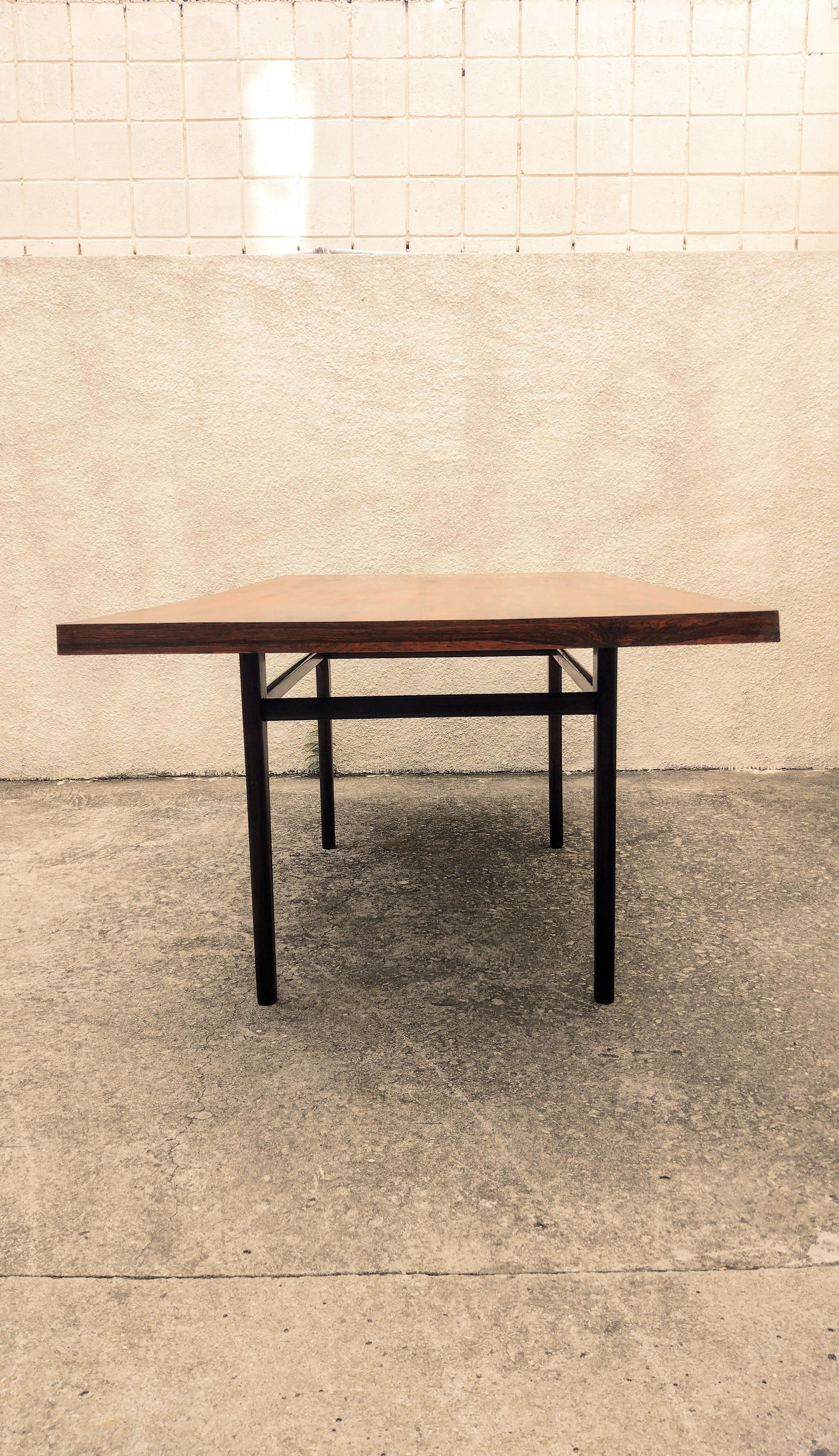 Brazilian Rectangular Table in Rosewood, 60s In Good Condition For Sale In SAO PAULO, BR