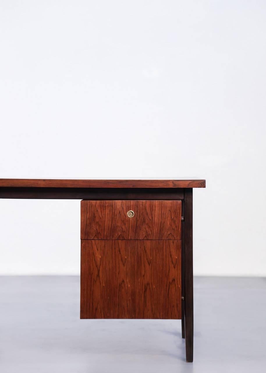 Brazilian Rio Rosewood Desk for Forma, 1960s In Good Condition In Lyon, FR