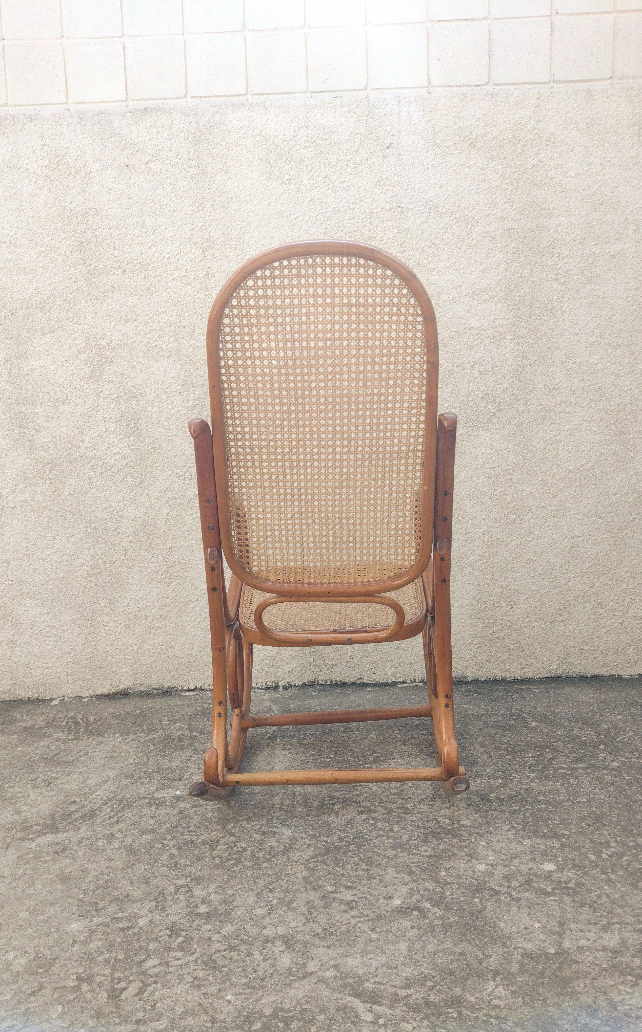 Brazilian Rocking Chair in Curved Wood and Indian Straw, 1960s In Good Condition For Sale In SAO PAULO, BR