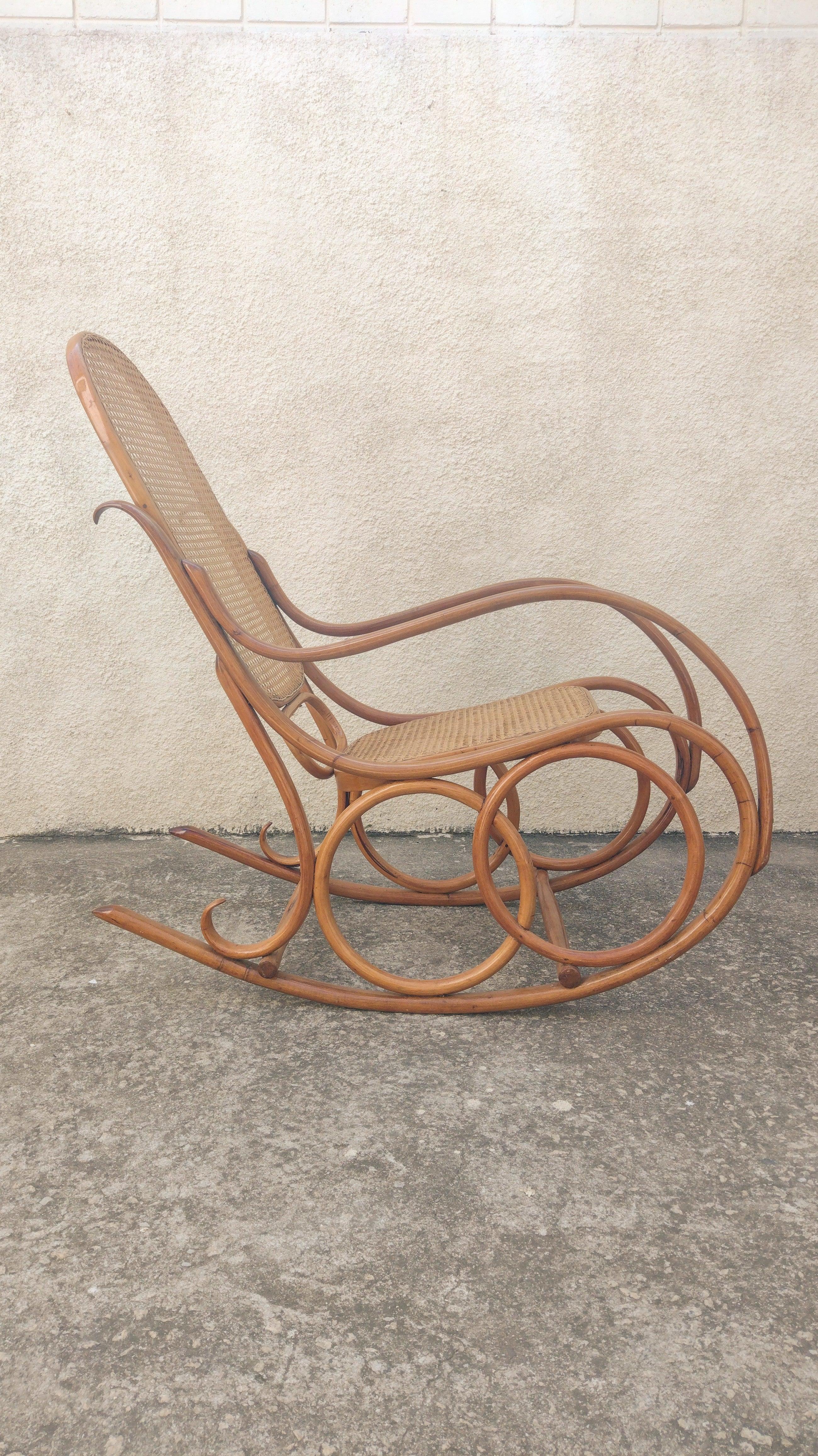 Brazilian Rocking Chair in Curved Wood and Indian Straw, 1960s For Sale 1