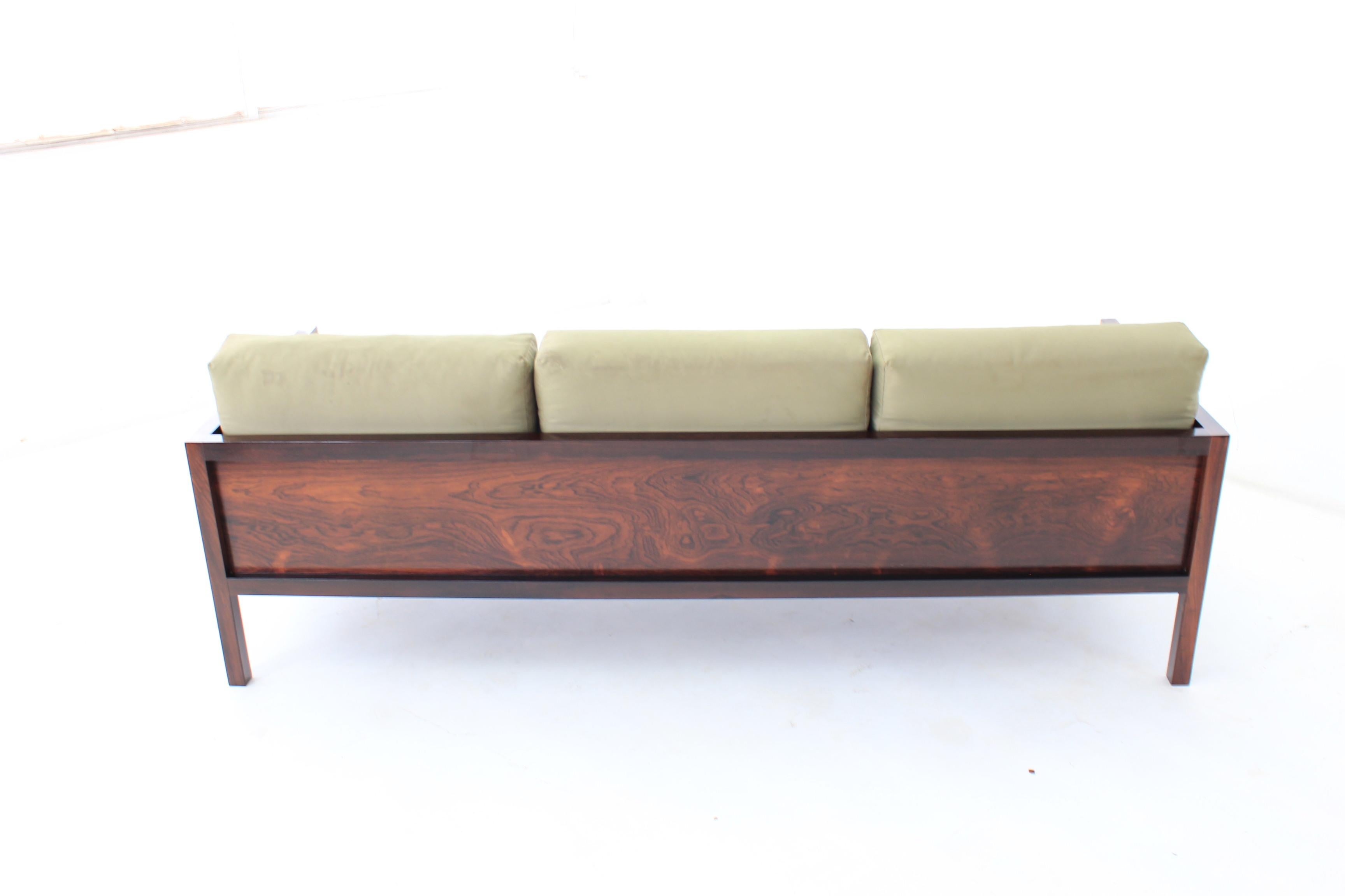 Brazilian Rosewood and Cane Sofa In Good Condition For Sale In Sao Paulo, SP