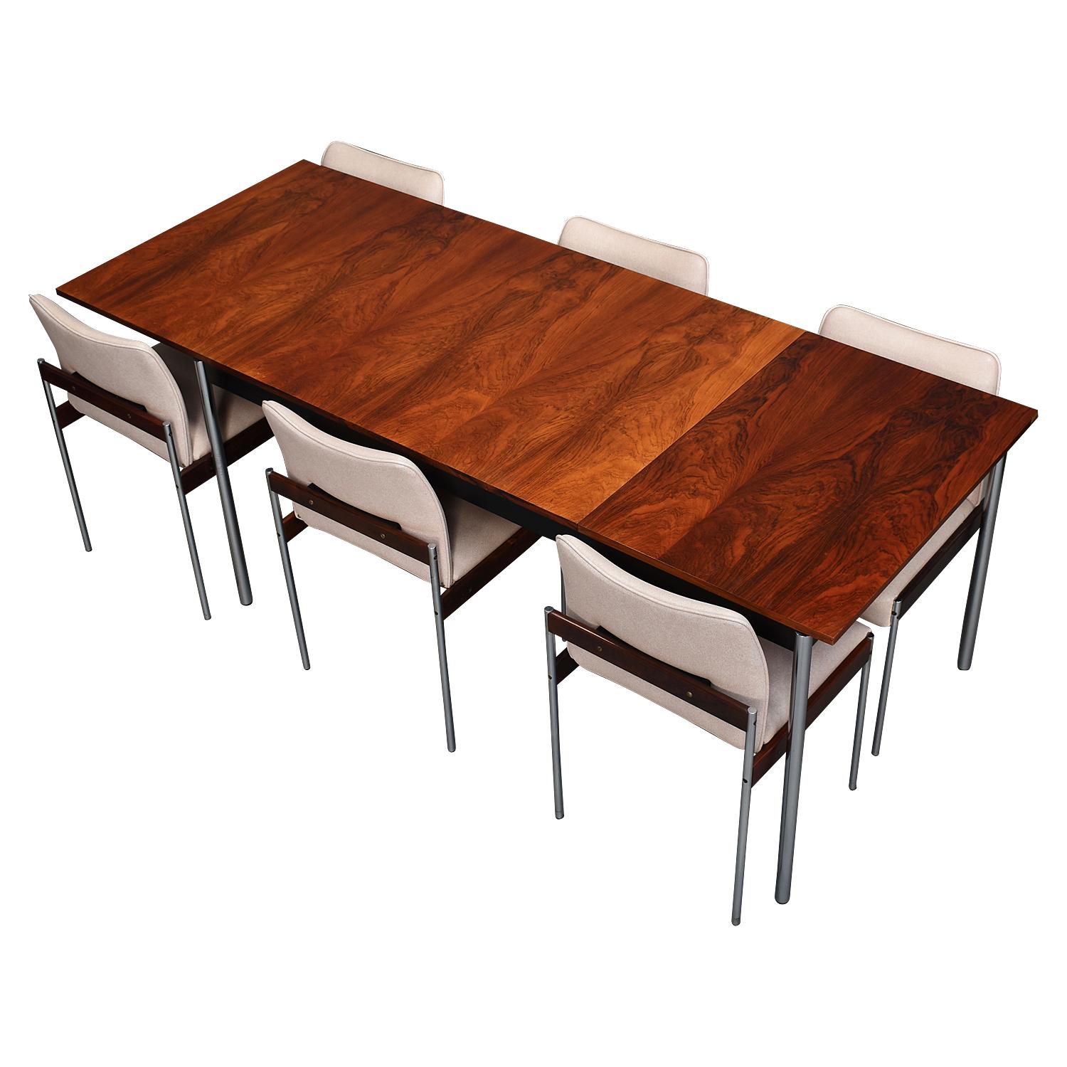 Italian Walnut and chrome dining set with 6 chairs.
Design attributed to or after Inger Klingenberg.

The table has one extension top.
The table is made of Italian Walnut veneer and chrome
The chairs are made of solid Italian Walnut, salmon pink