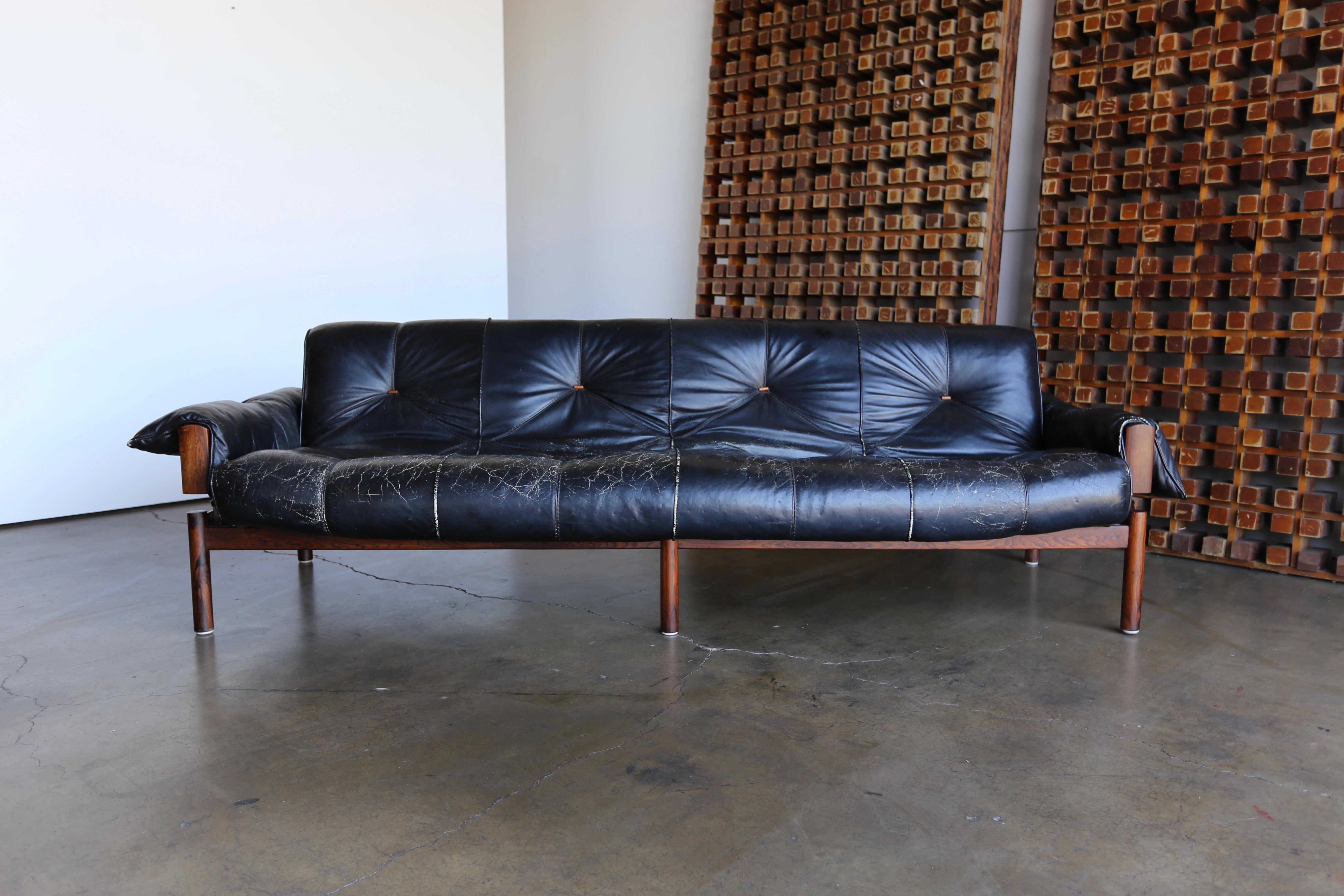 Brazilian Rosewood and Leather Sofa by Percival Lafer 7