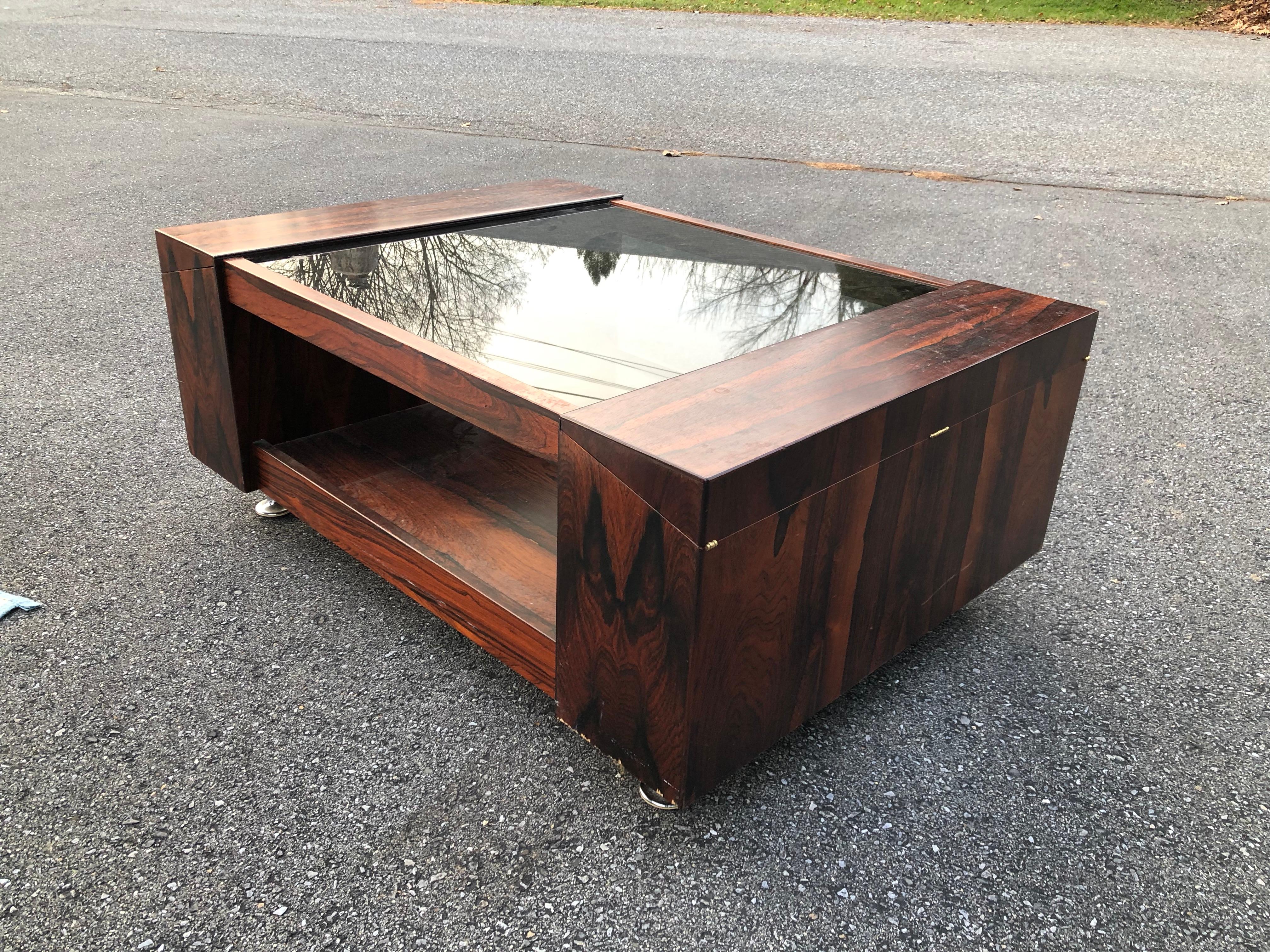 Brazilian rosewood coffee table by Leif Alring
With hidden storage and smoked glass top
Design