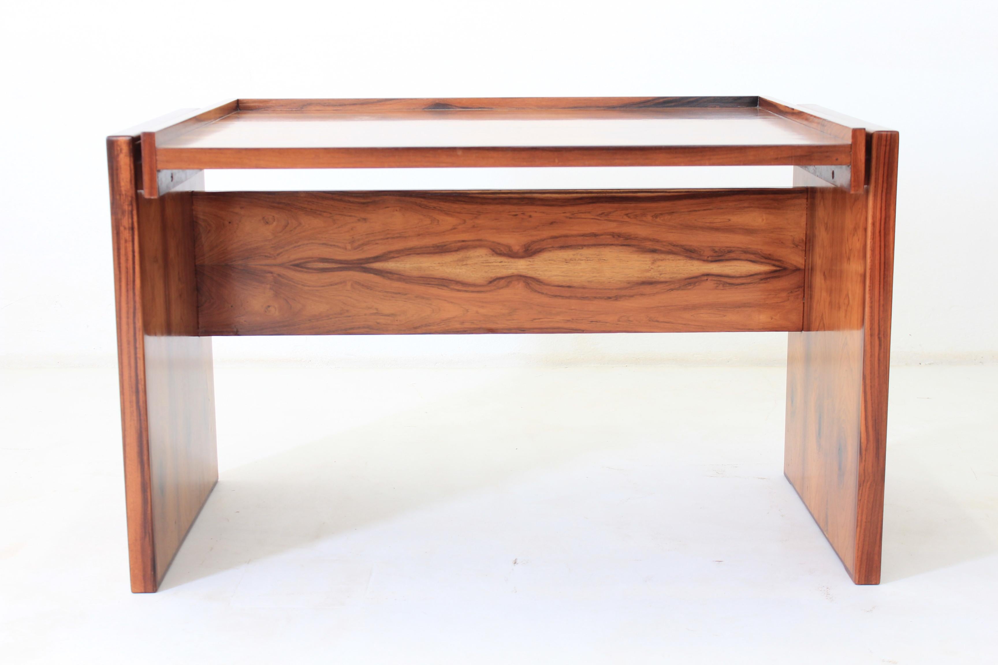 Sophisticated desk with a clean and Minimalist draw. This table belonged to a 