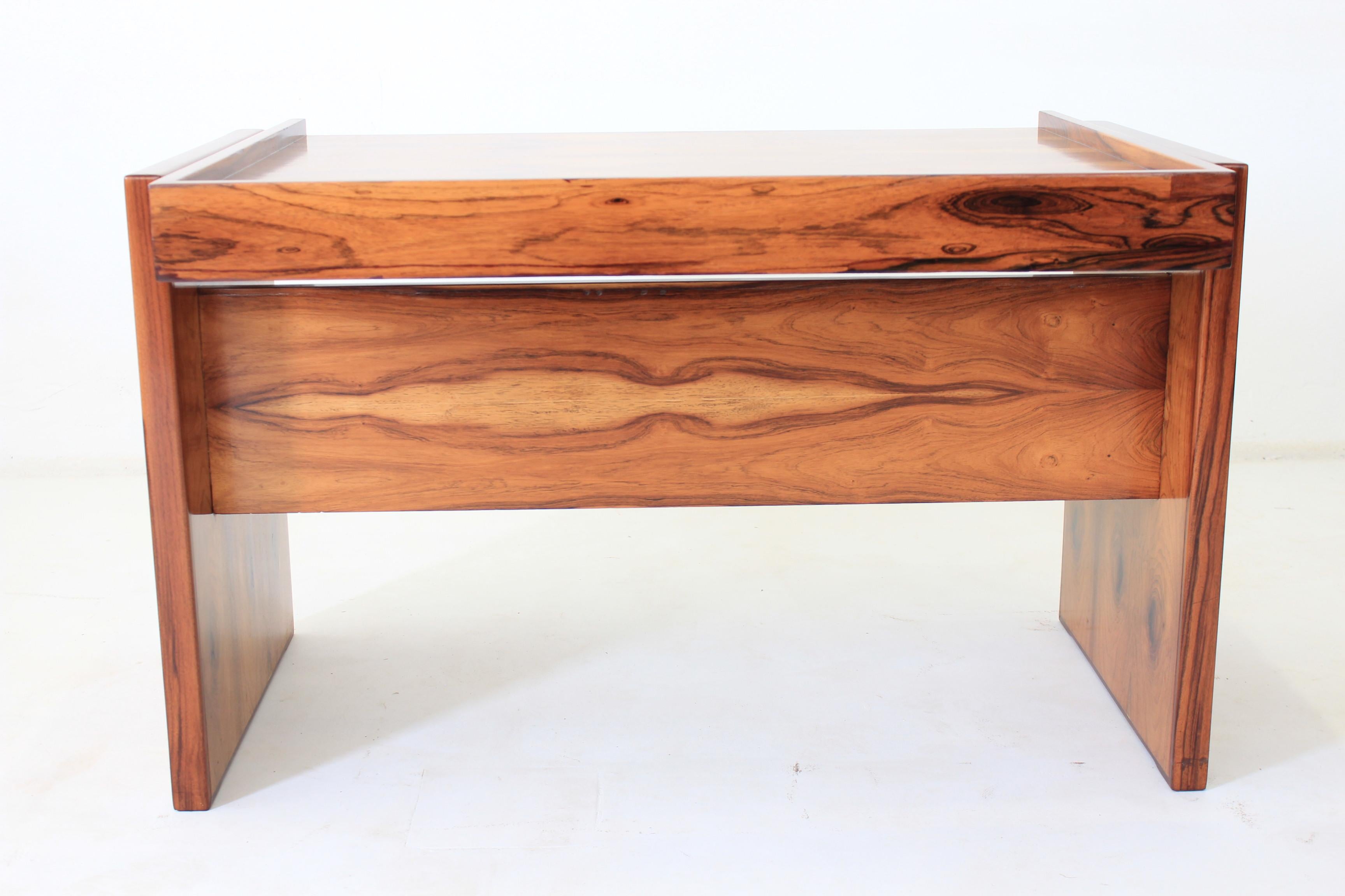 Mid-Century Modern Brazilian Rosewood Desk in style of Joaquim Tenreiro For Sale