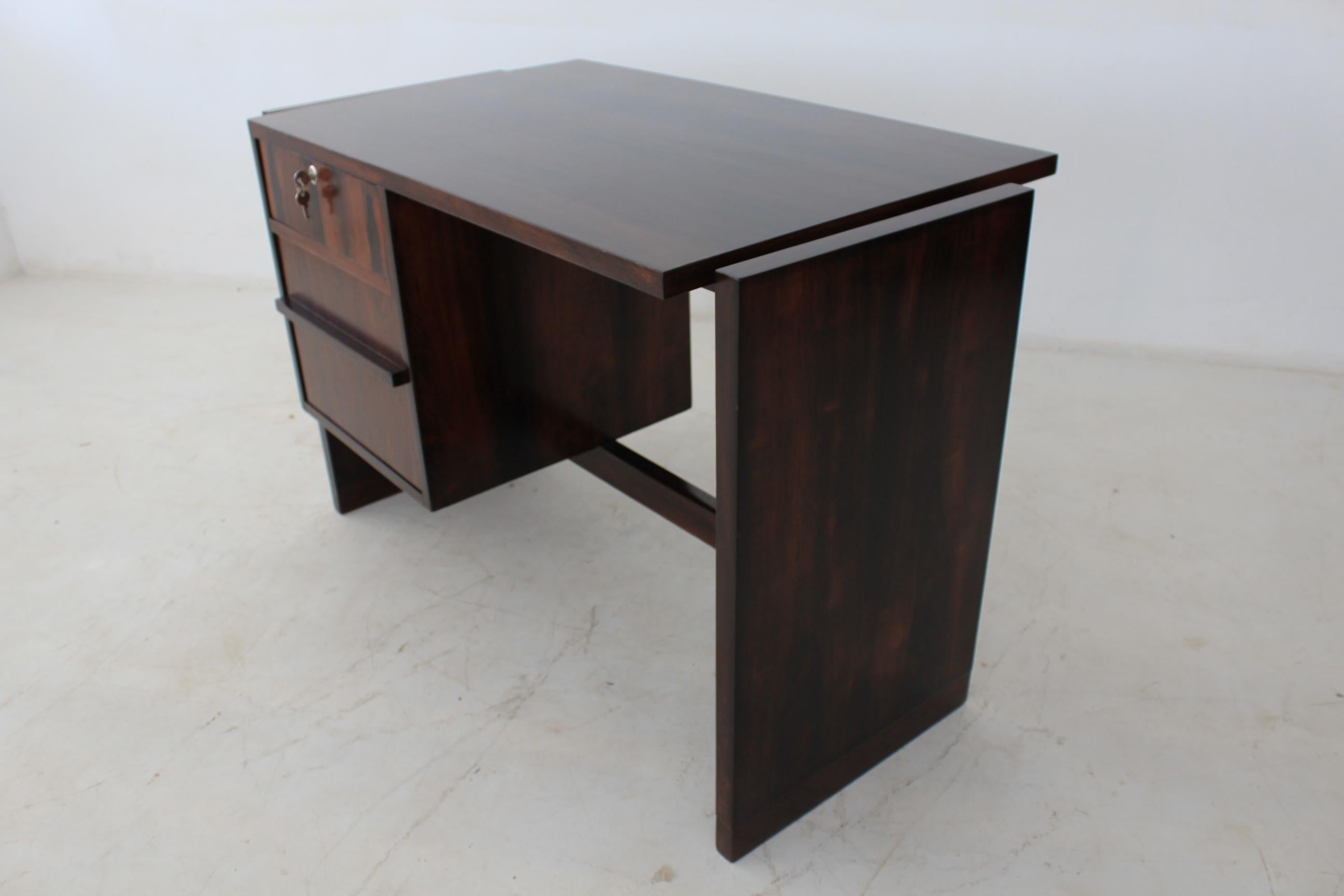 Mid-Century Modern Brazilian Rosewood Desk in the Style of Joaquim Tenreiro For Sale