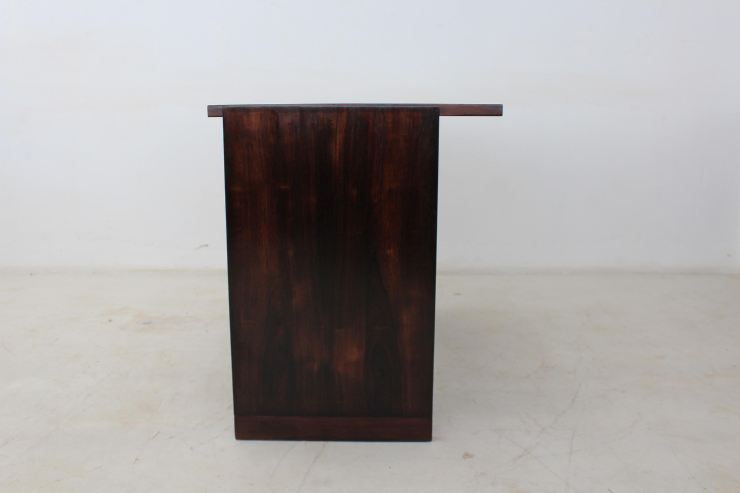 Brazilian Rosewood Desk in the Style of Joaquim Tenreiro For Sale 1