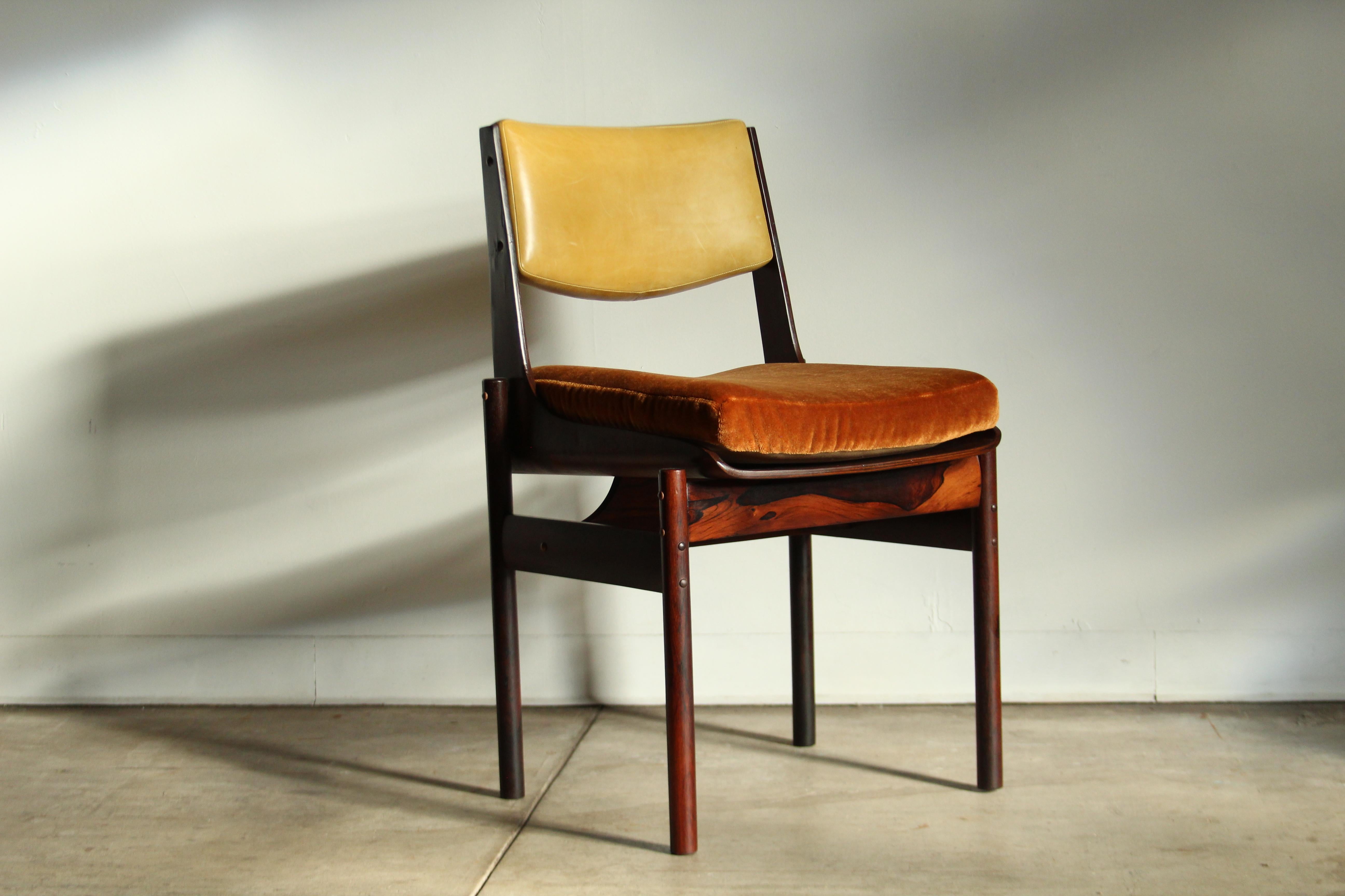 Brazilian Rosewood Dining Chairs Attributed to Jorge Zalszupin, 1950s 3