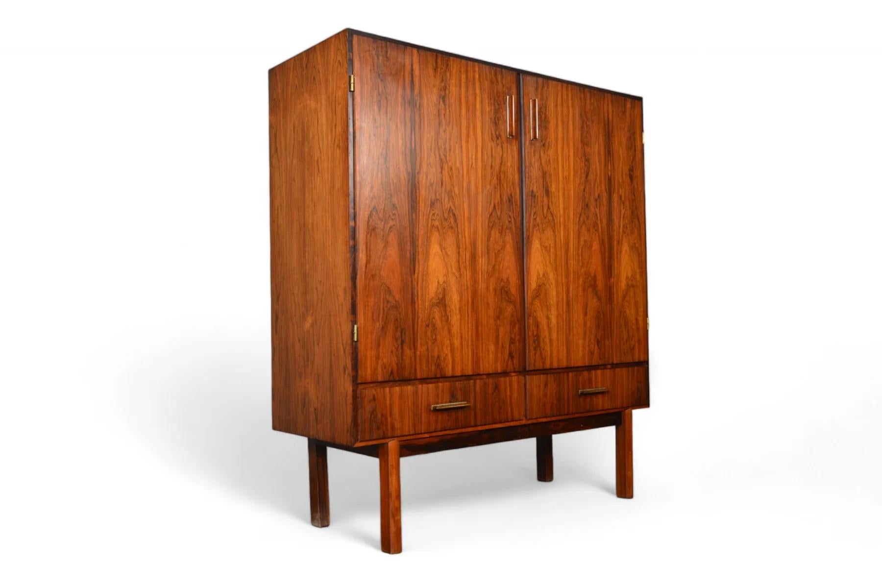 Mid-Century moderno Dry Bar in palissandro brasiliano di Axel Christensen in vendita