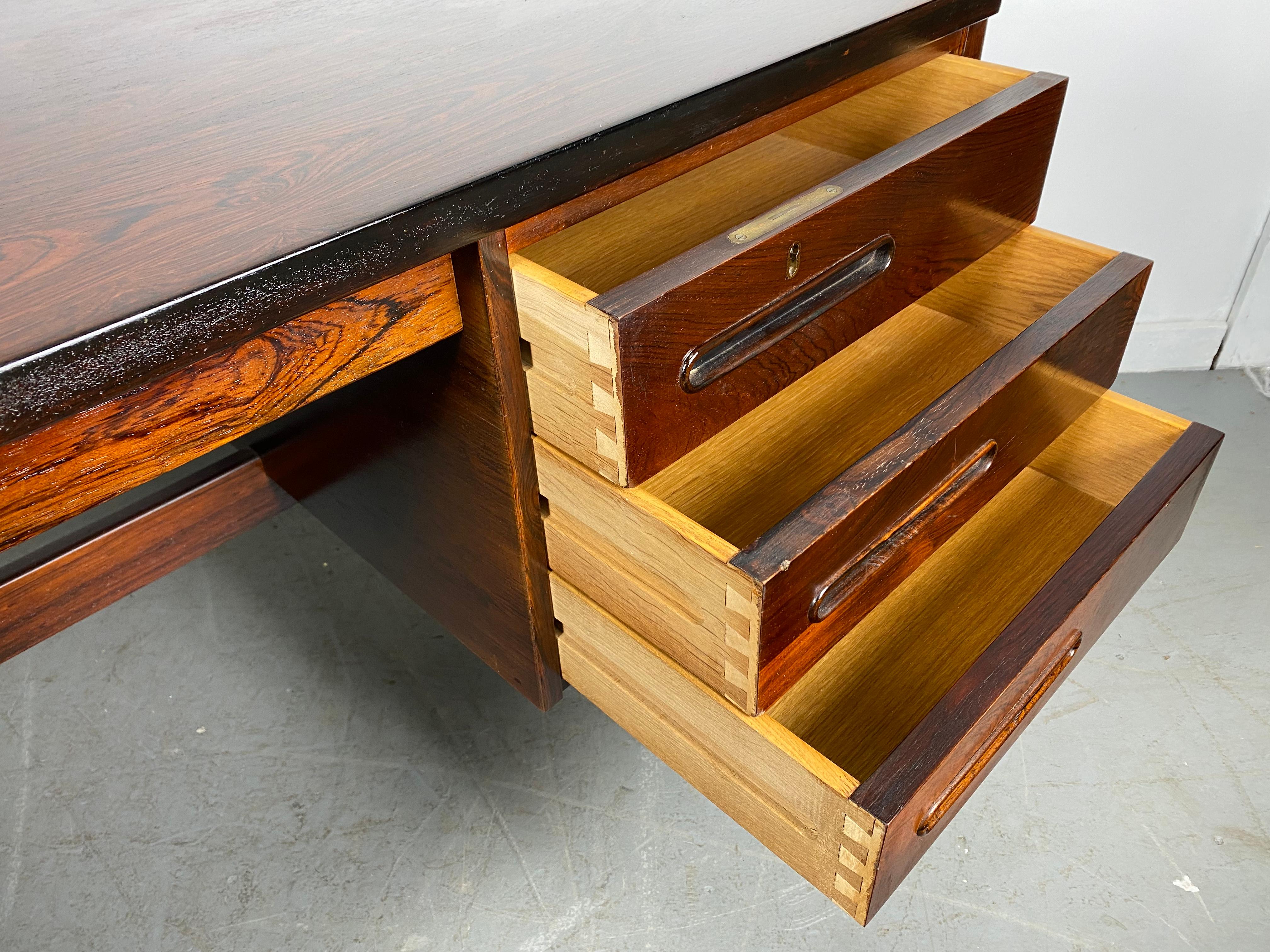 Scandinavian Modern Brazilian Rosewood Executive Desk attrib to Arne Vodder /Denmark For Sale