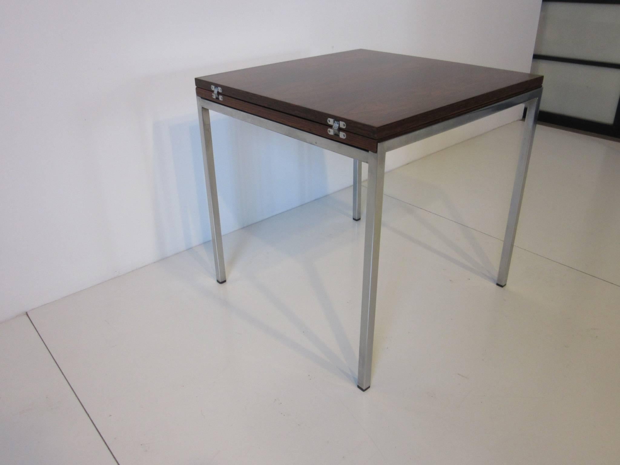 20ième siècle Table d'appoint ou table basse à abattant en bois de rose brésilien en vente
