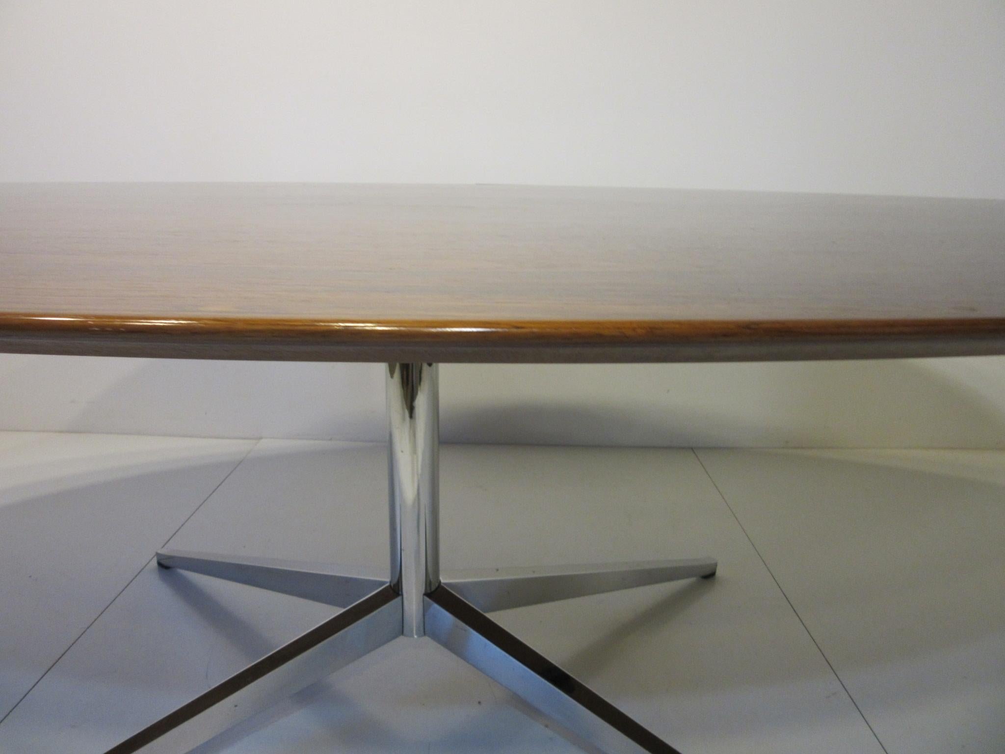 Brazilian Rosewood Large Oval Dining Table by Florence Knoll for Knoll  In Good Condition In Cincinnati, OH