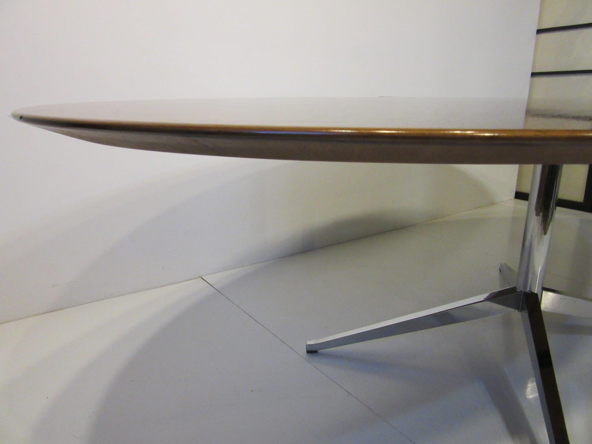 20th Century Brazilian Rosewood Large Oval Dining Table by Florence Knoll for Knoll 