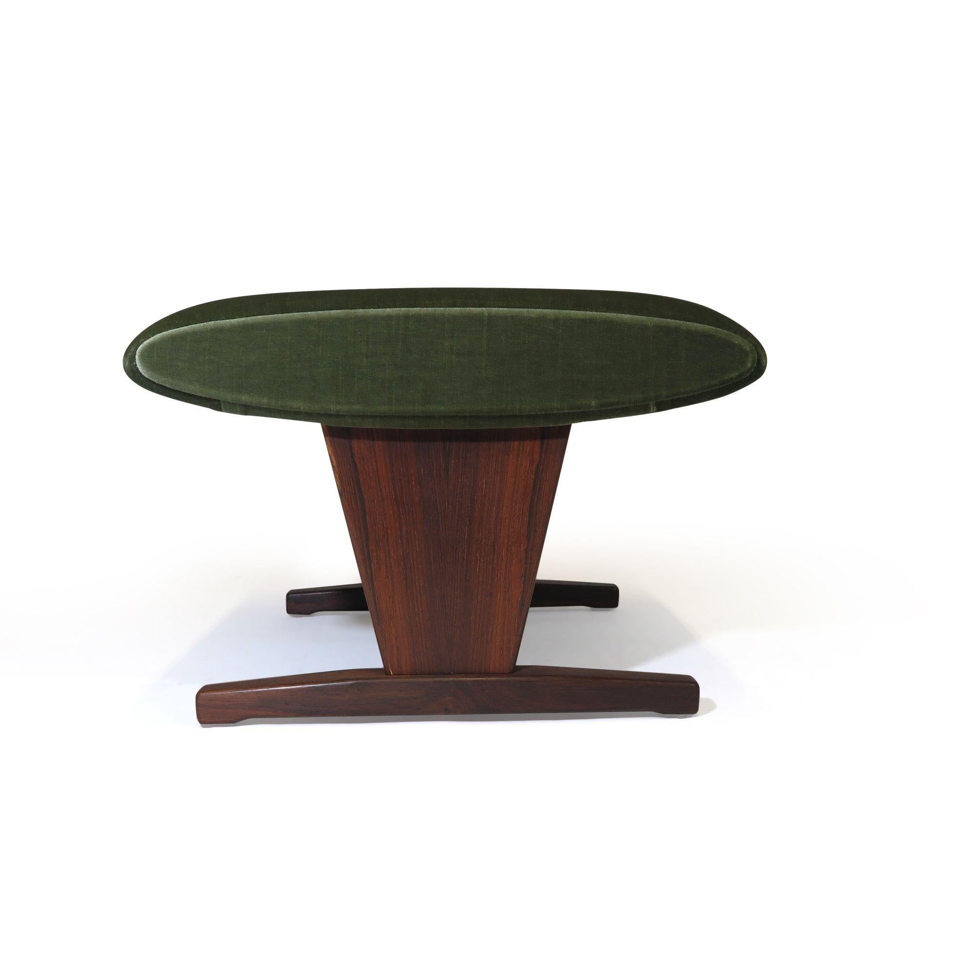 c. 1955 Brazilian rosewood ottoman crafted of solid Brazilian rosewood and upholstered in the original green mohair.


Measurements W 21.50 x D 21 x H 14.