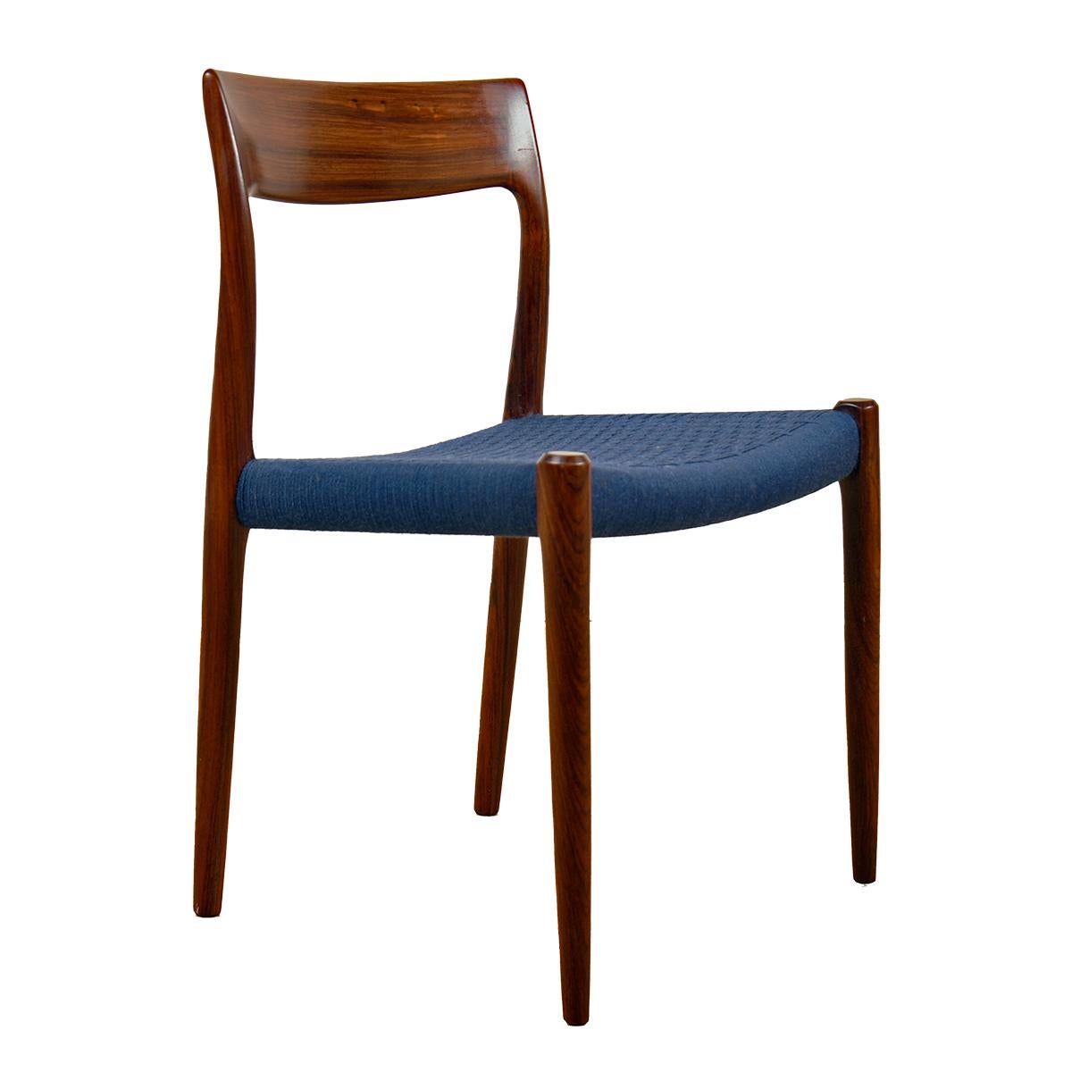 Mid-Century Modern Ensemble de 8 chaises de salle à manger en palissandre brésilien Model No 57 + 77 Moller Sièges d'origine en vente