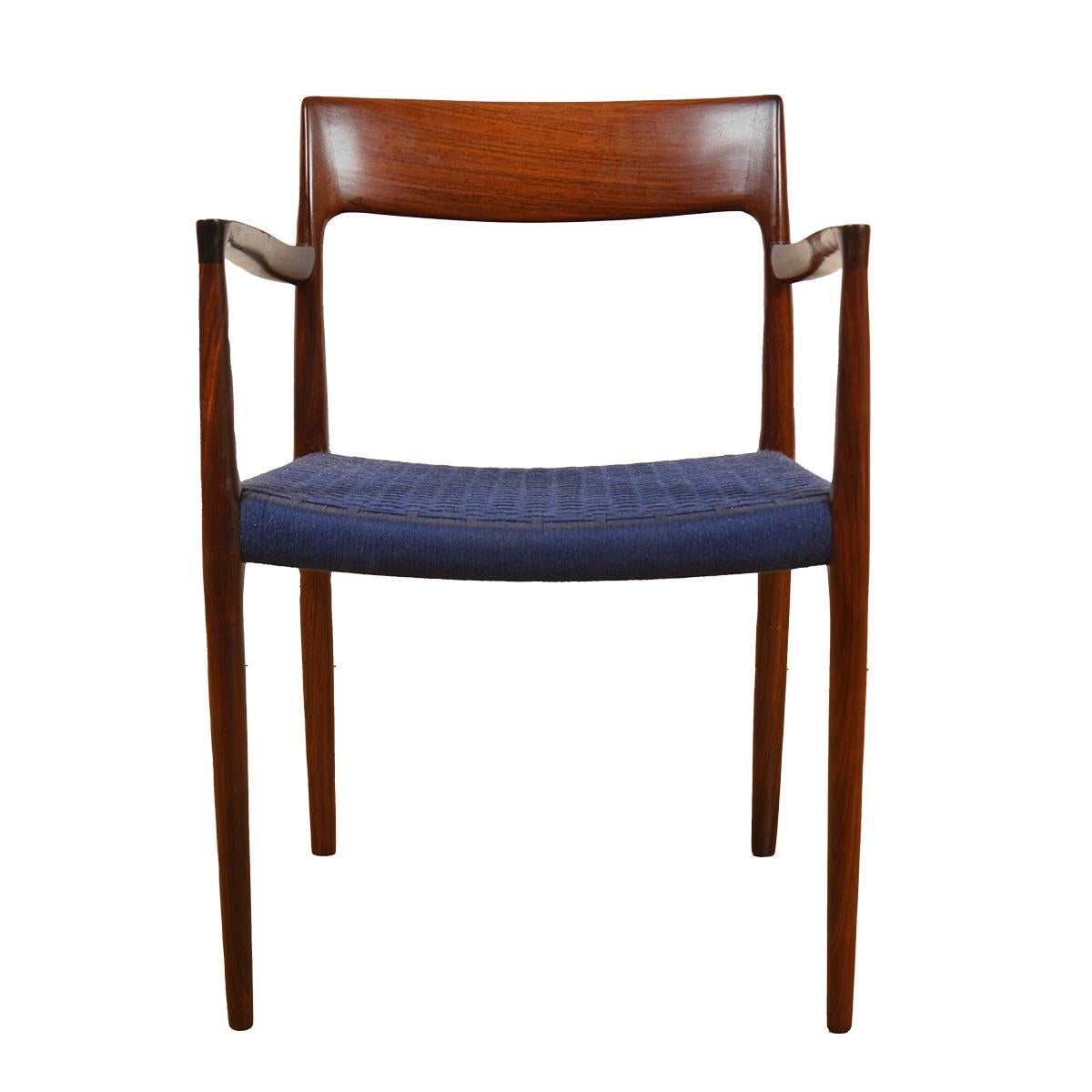 Danois Ensemble de 8 chaises de salle à manger en palissandre brésilien Model No 57 + 77 Moller Sièges d'origine en vente