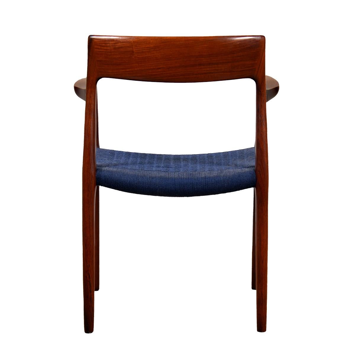 Ensemble de 8 chaises de salle à manger en palissandre brésilien Model No 57 + 77 Moller Sièges d'origine Bon état - En vente à Kensington, MD