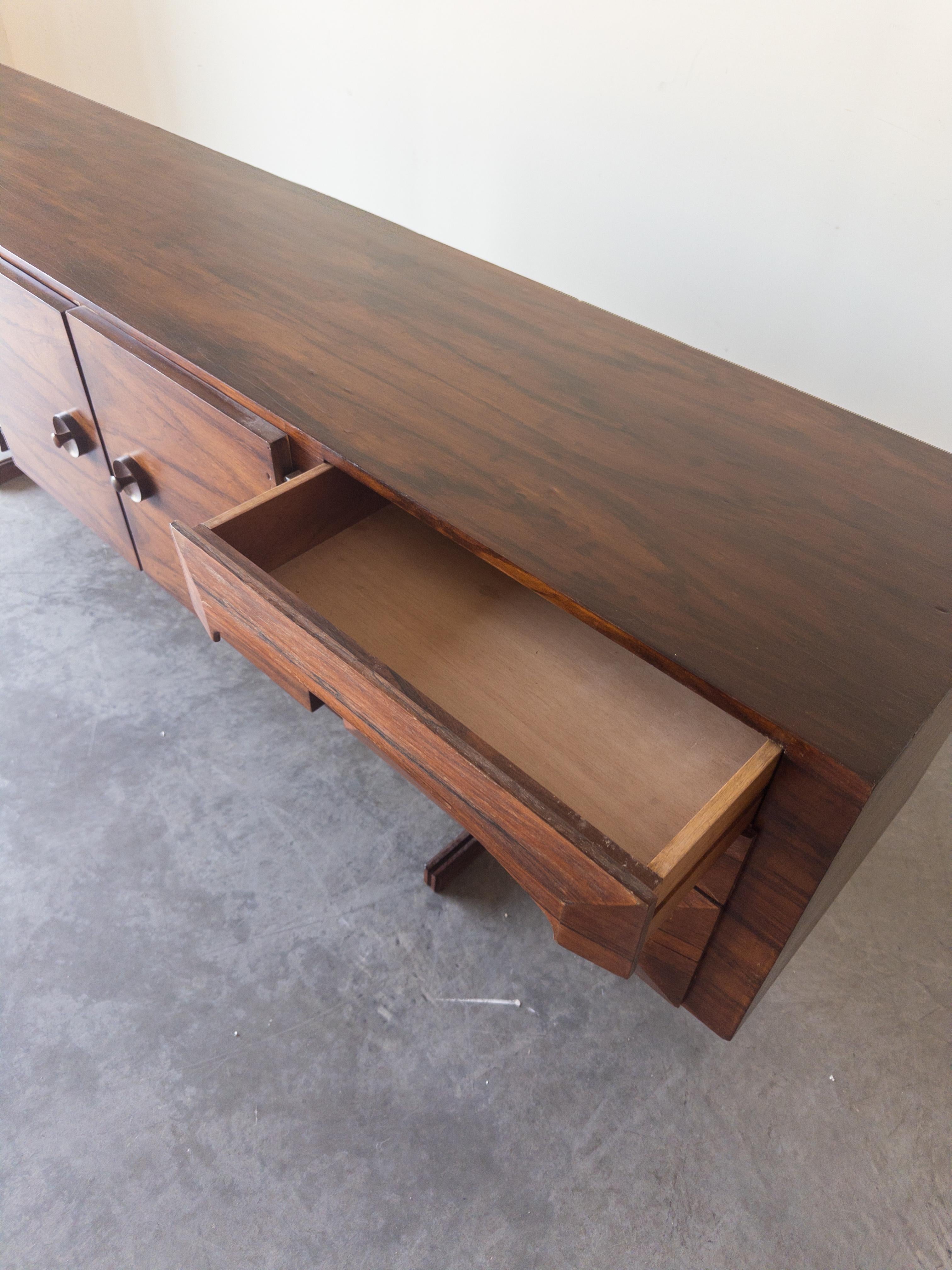 Metallo Credenza in palissandro brasiliano di Novo Rumo, 1965 in vendita