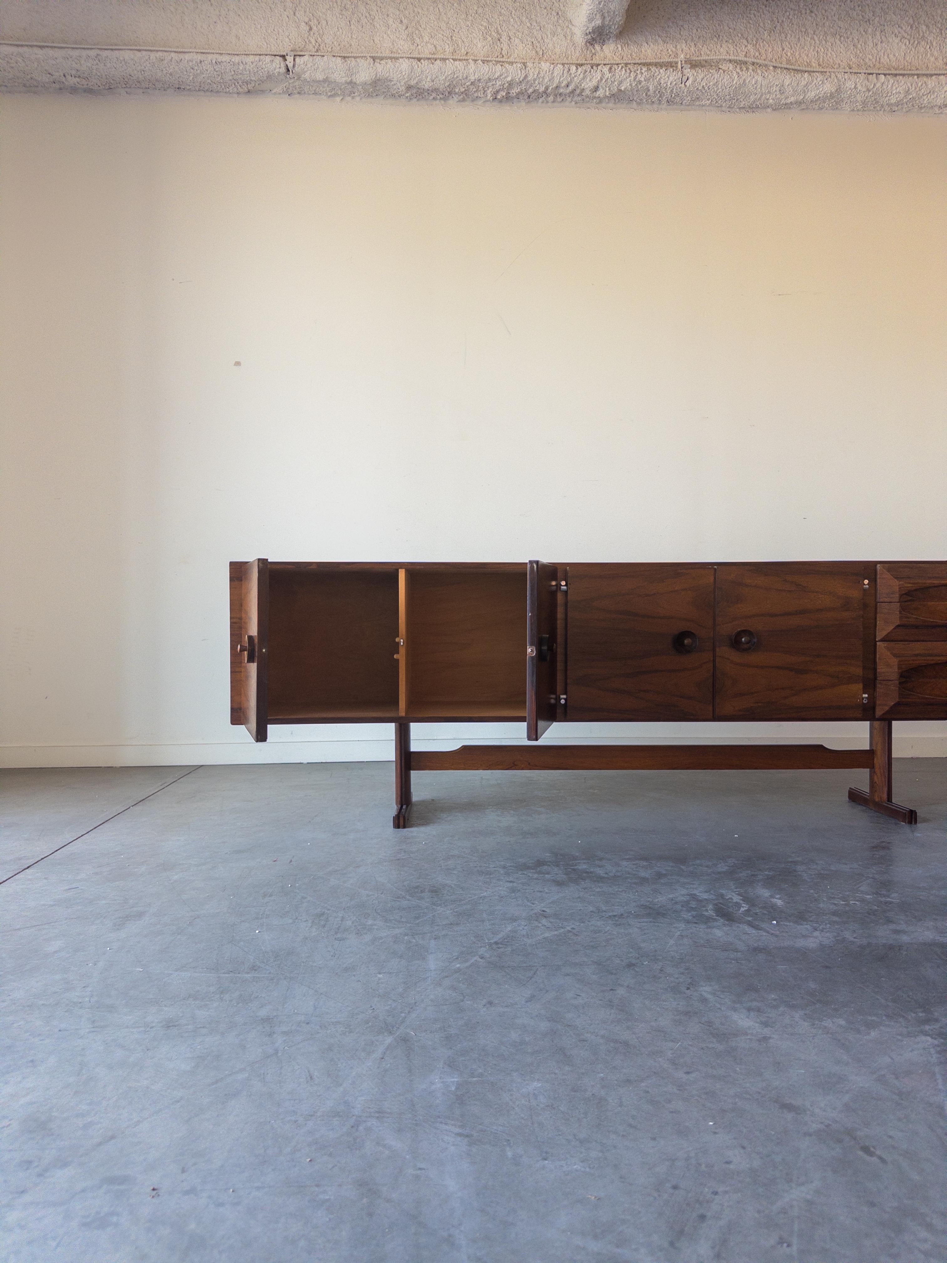 Credenza in palissandro brasiliano di Novo Rumo, 1965 in vendita 2