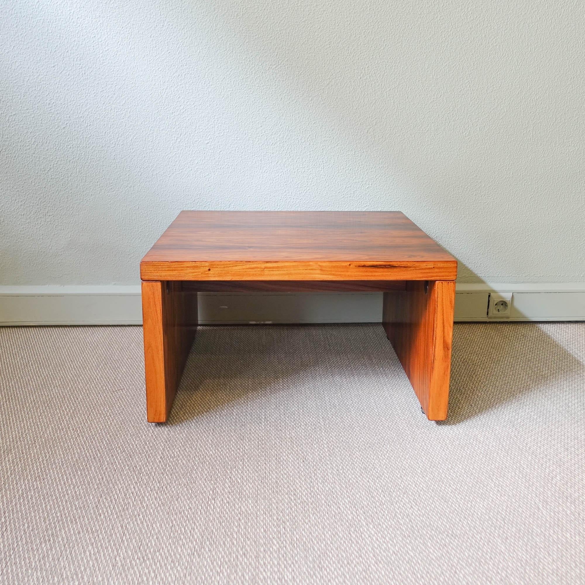 Brasilianischer Palisander-Beistelltisch von Sergio Rodrigues für OCA, 1970er Jahre (Moderne der Mitte des Jahrhunderts)