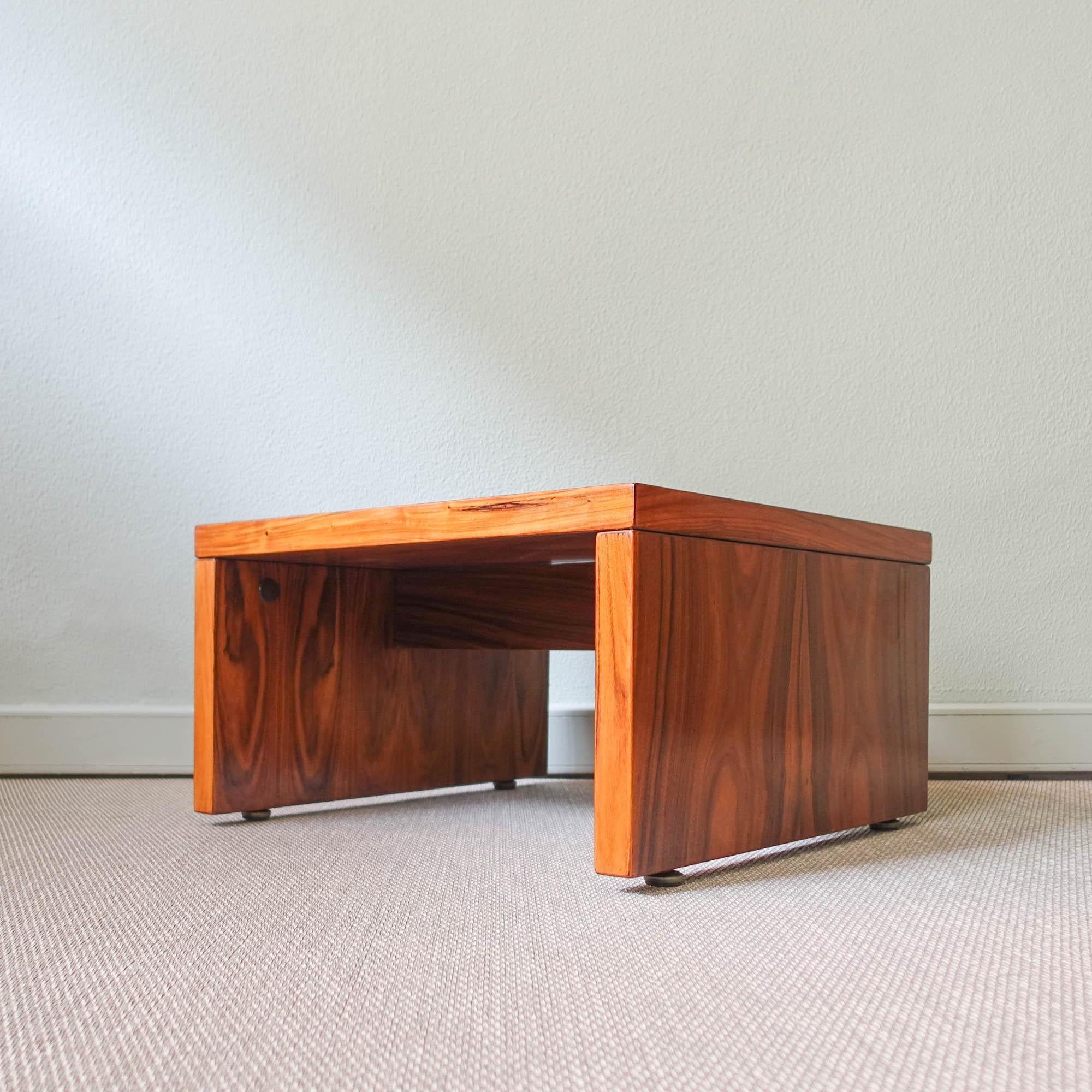Brasilianischer Palisander-Beistelltisch von Sergio Rodrigues für OCA, 1970er Jahre (Ende des 20. Jahrhunderts)