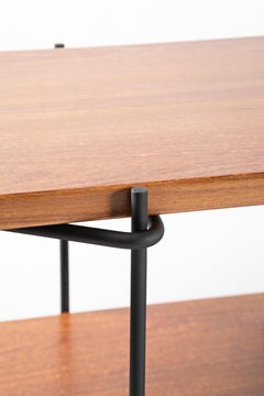 Estantería brasileña minimalista  Carlos" de Samuel Lamas