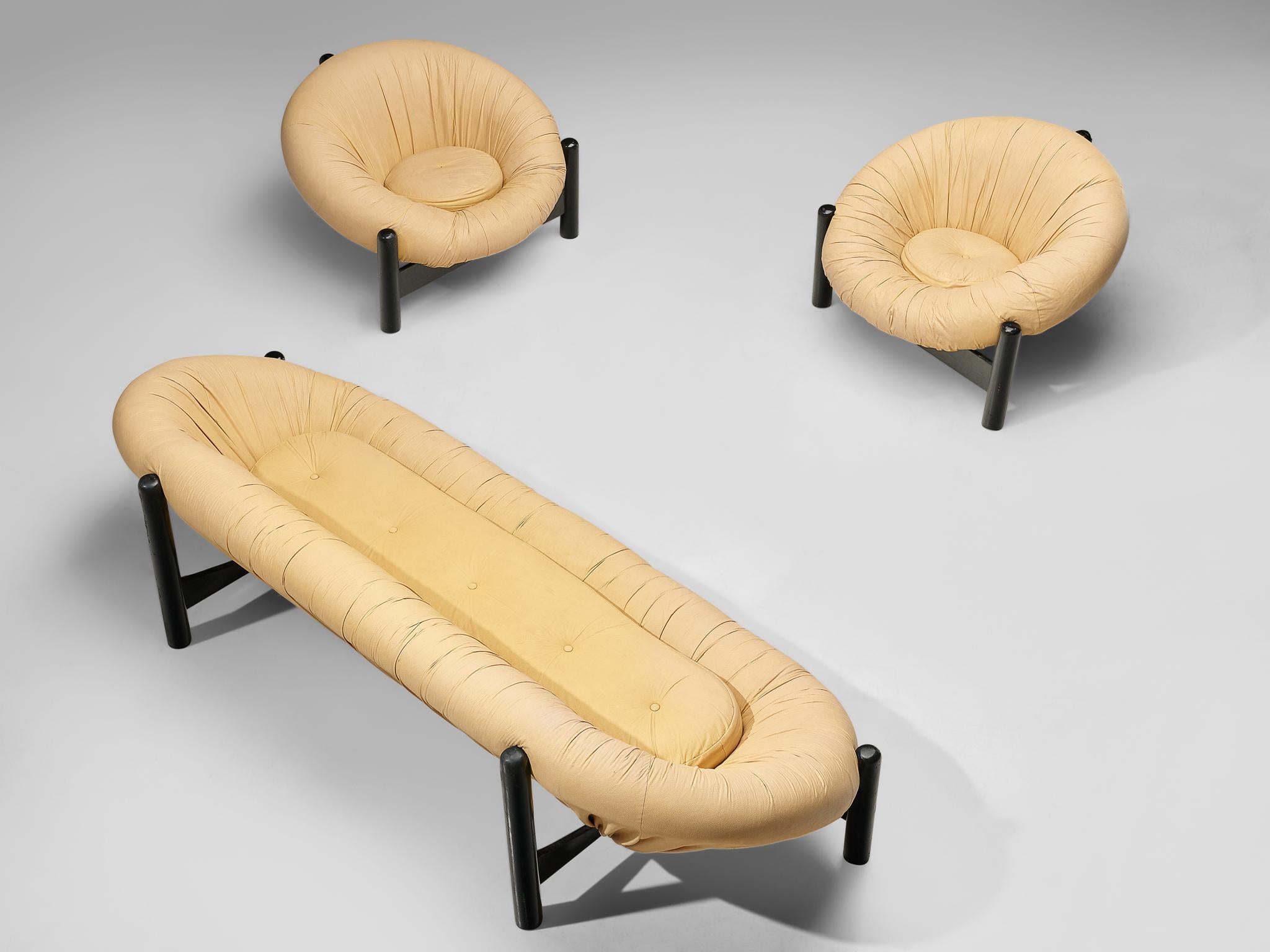 Brasilianisches sizables Sofa aus hellgelbem Leder im Angebot 3