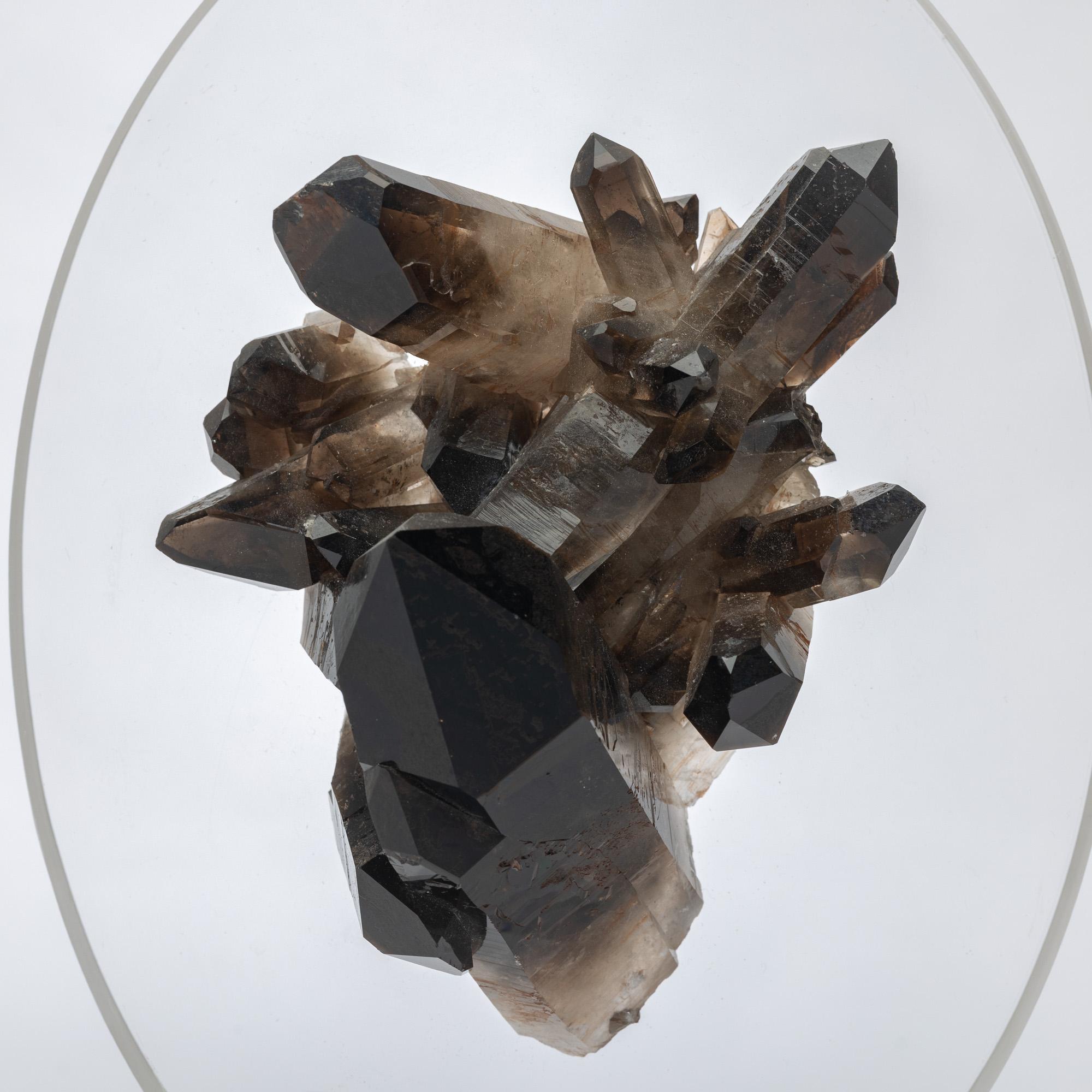 Brazilian Smokey Quartz Cluster Mounted in a original desing Acrylic Base In New Condition For Sale In Polanco, CDMX