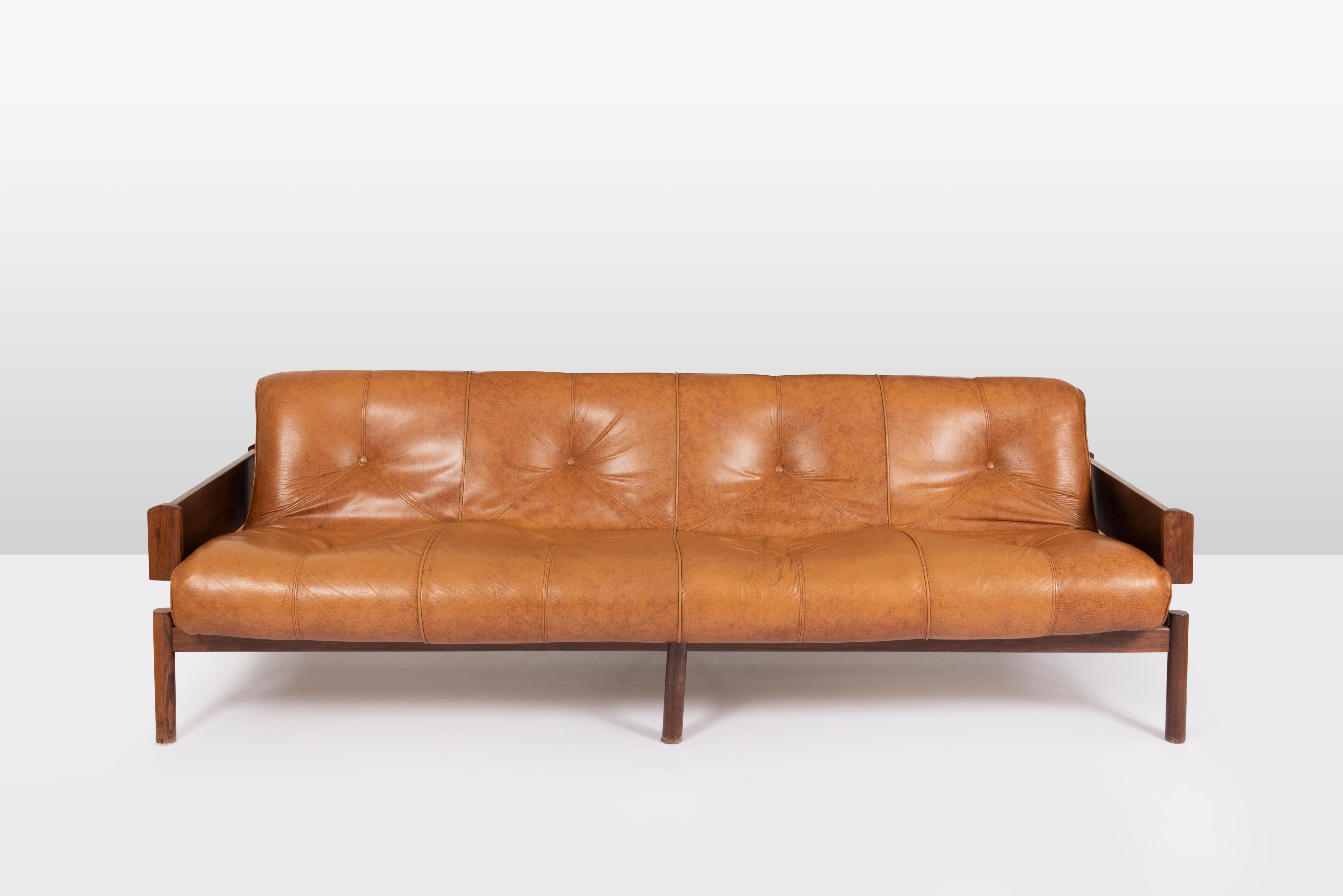 Brasilianisches modernes Sofa, Percival Lafer, 1960er Jahre (Kunstleder) im Angebot