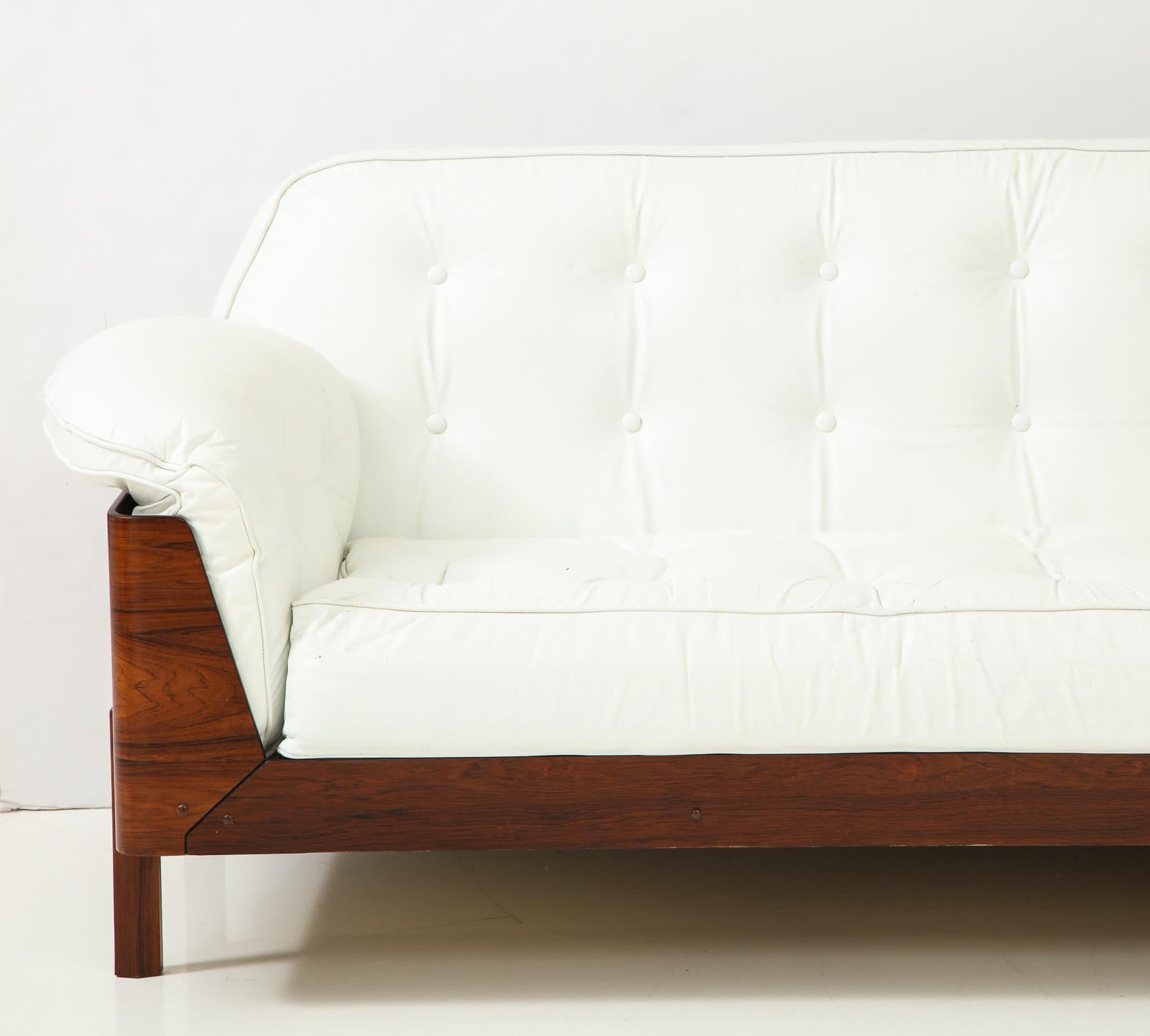 Sofa in Jacaranda and White Leather by J.D. Moveis e Decoracoes In Good Condition In New York, NY