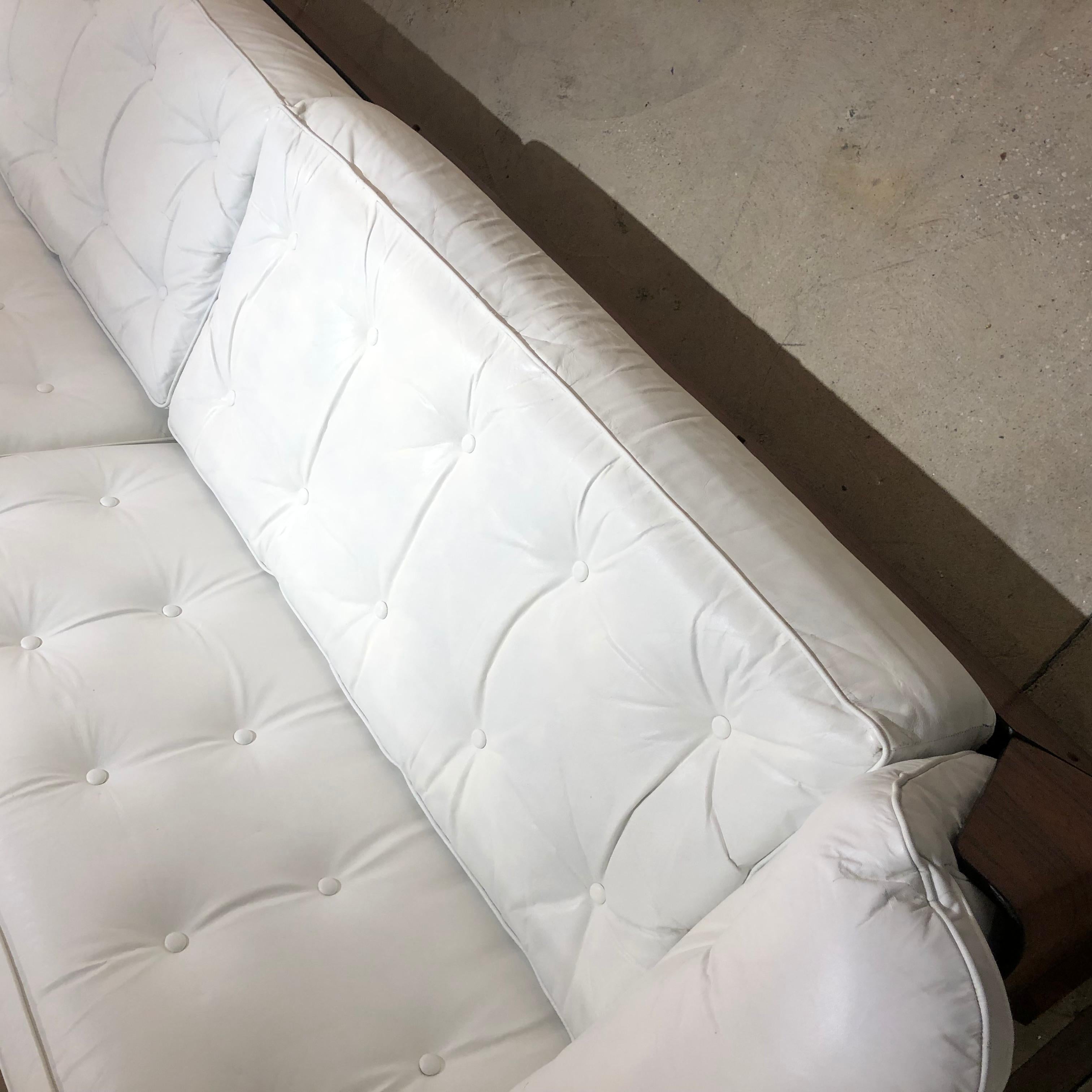 Mid-20th Century Sofa in Jacaranda and White Leather by J.D. Moveis e Decoracoes