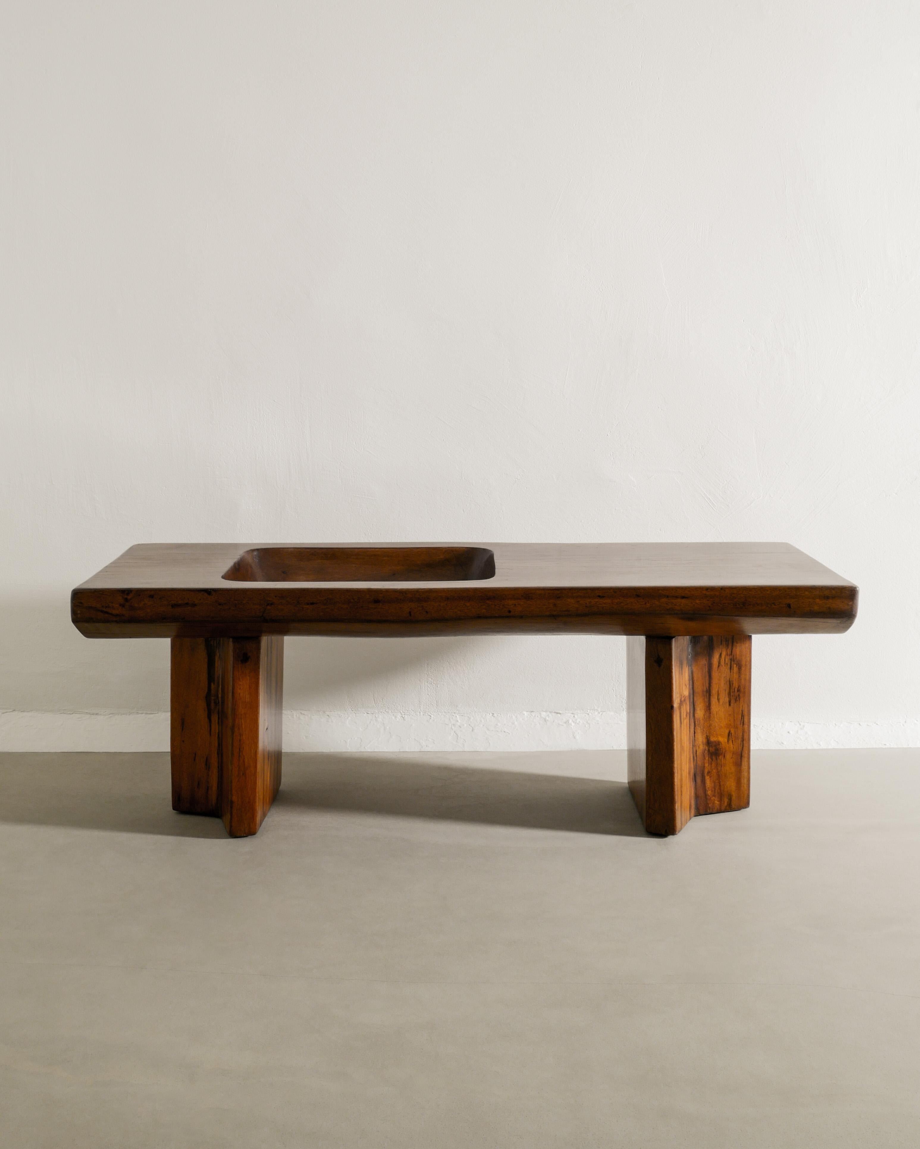 Very rare mid century decorative sofa side table in solid pequi wood attributed to José Zanine Caldas produced in Brazil 1970s. In great original condition. 

Dimensions: H: 48 cm / 18.90
